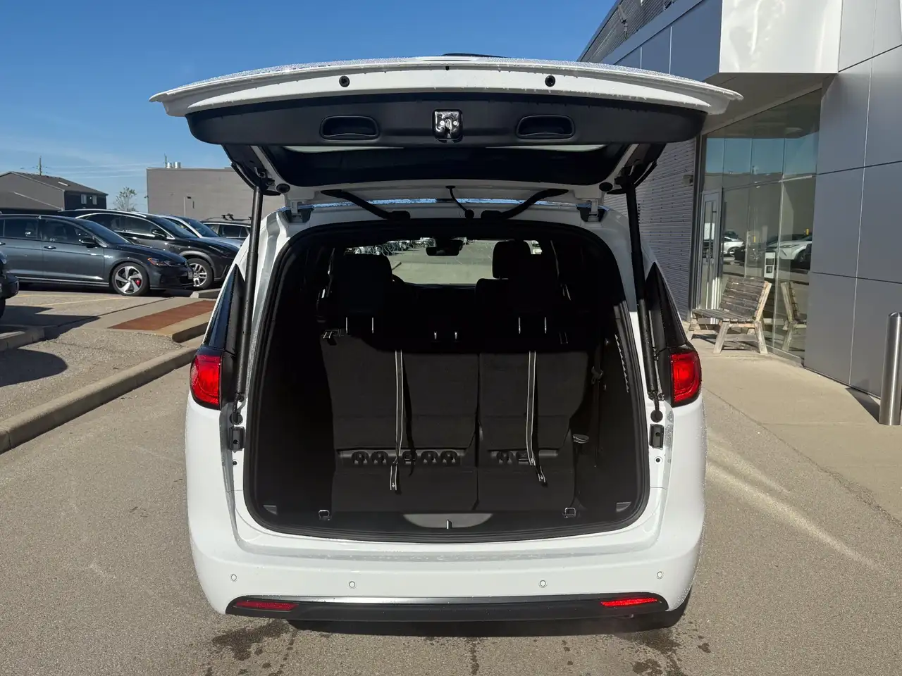 Chrysler Grand Caravan снимка Chrysler Grand Caravan