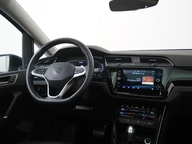 Volkswagen Touran view 5