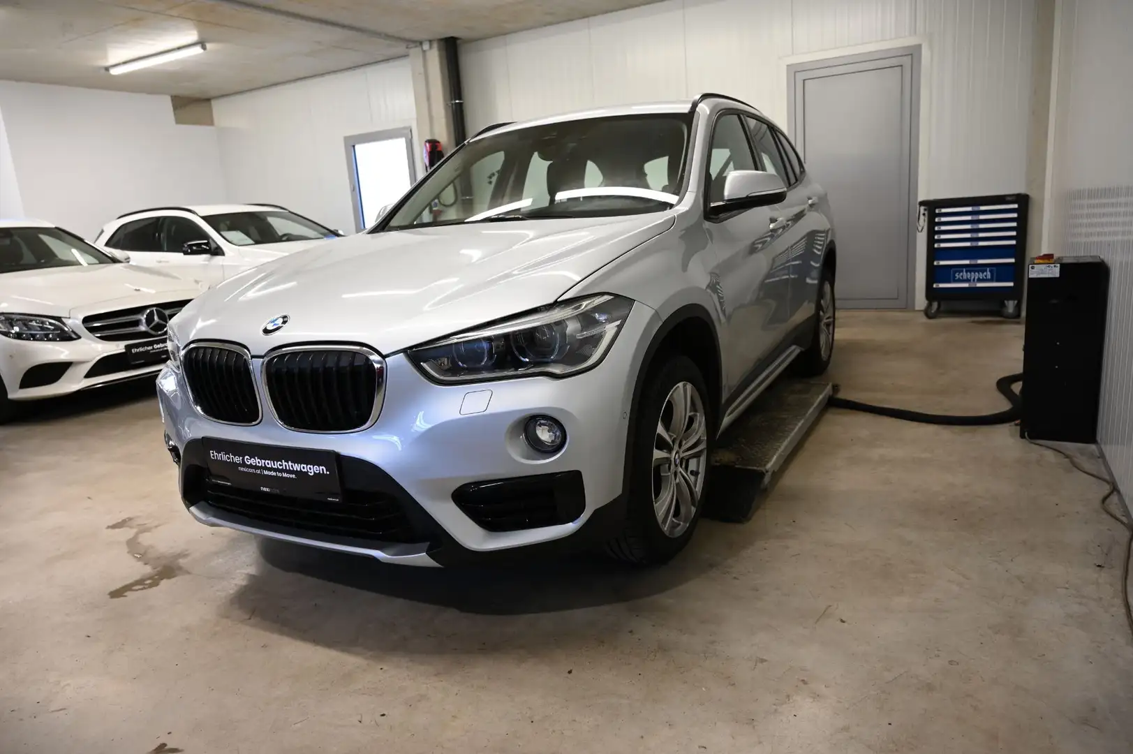 BMW X1 sDrive16d Sport Line (EURO 6d-TEMP) Silber - 1