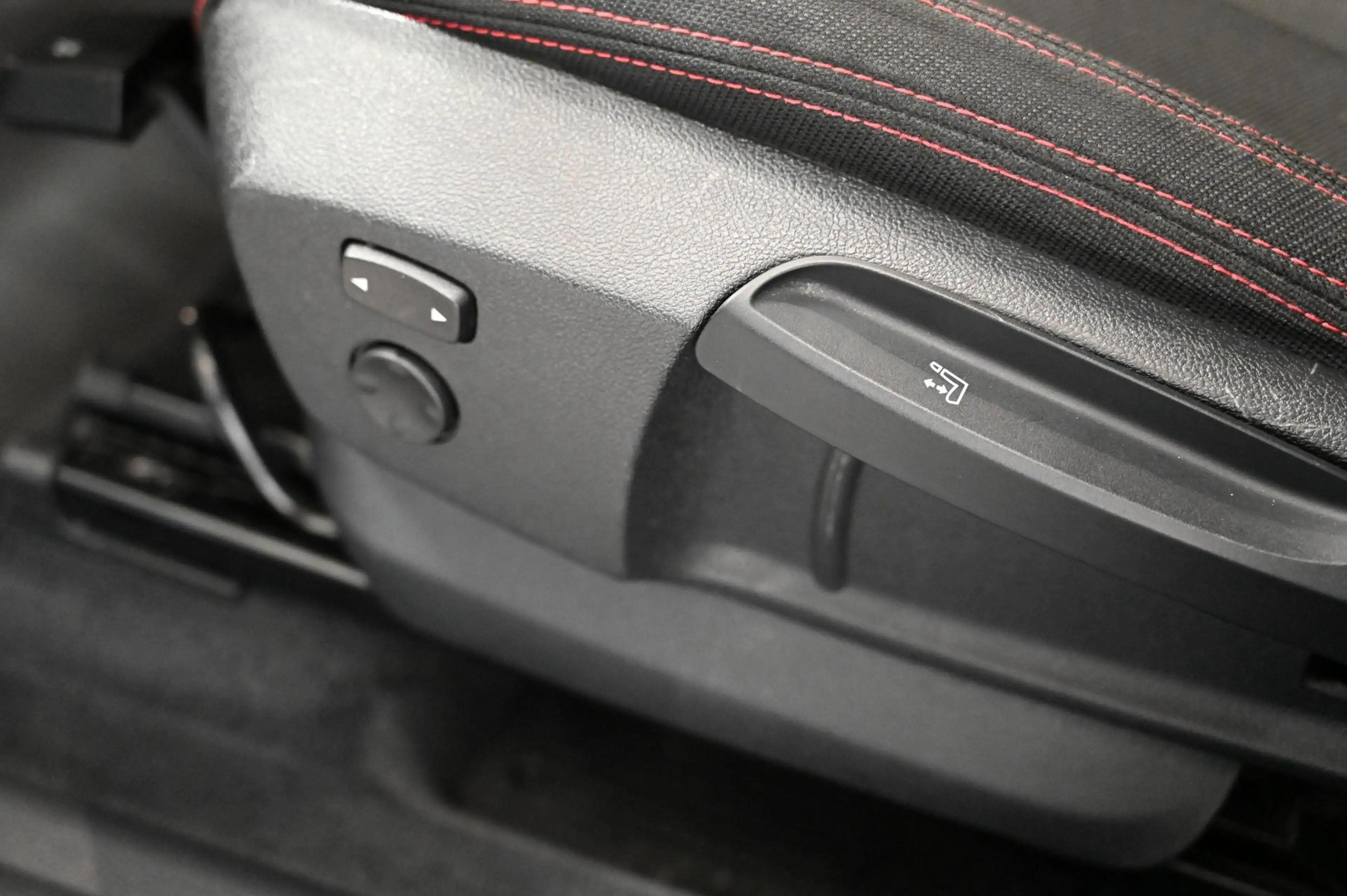 BMW X1 sDrive16d Sport Line (EURO 6d-TEMP) — photo 14