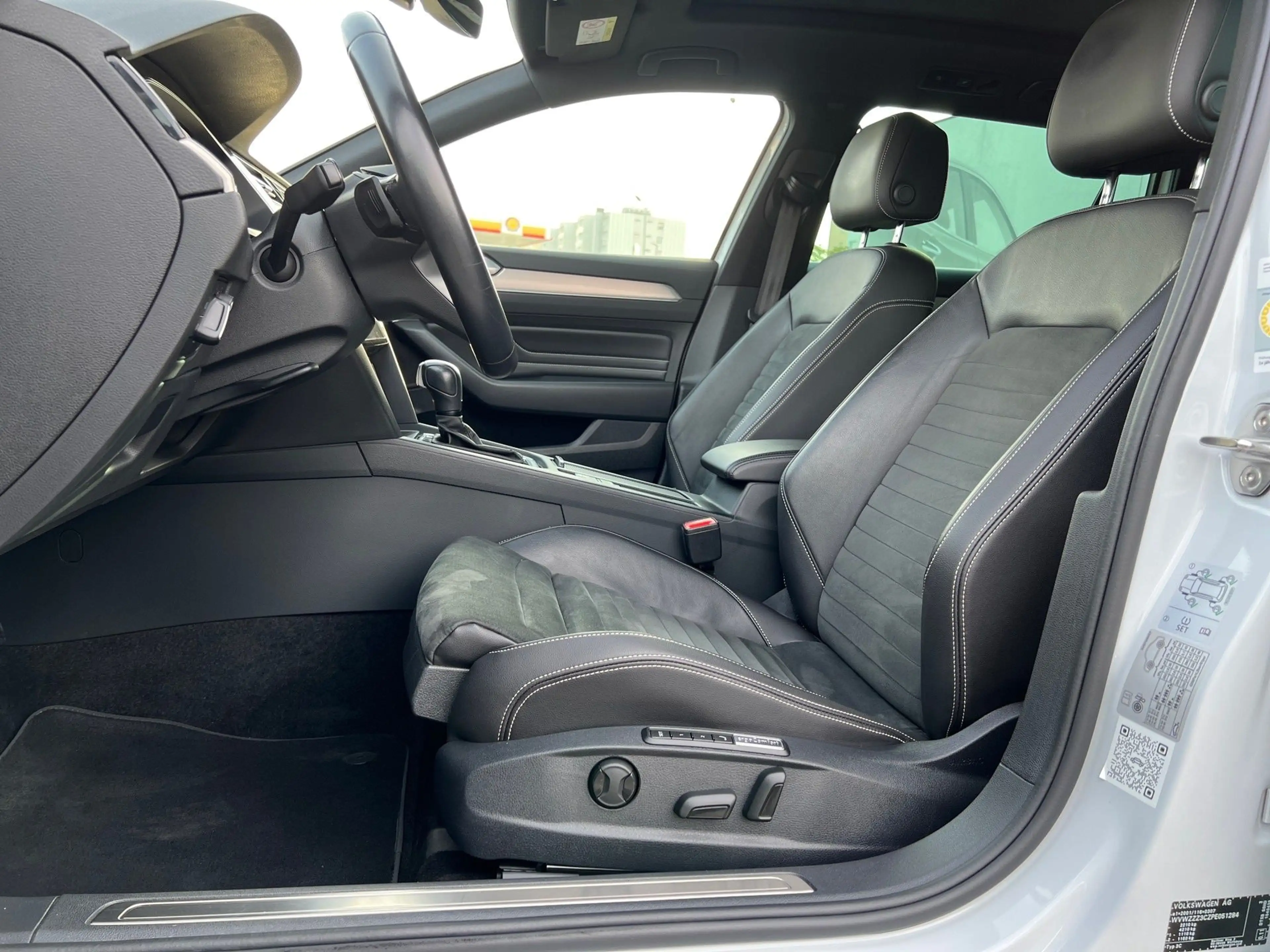 Volkswagen Passat Variant Elegance 2,0 SCR TDI DSG — photo 13