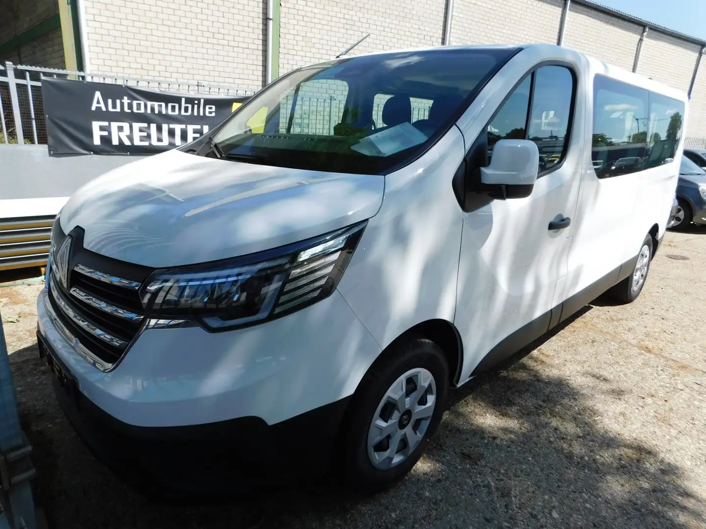 Renault Trafic 2.0 BLUE dCi 150 L2H1 3,0t (8/9 Sitze) Life White - 1