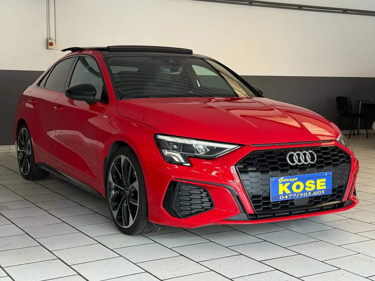 Audi A3 30 TFSI S LINE SHADOW LINE BOITE AUTO PANO COCKPIT Rood - 1