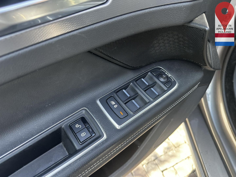 Jaguar XF Sportbrake 2.0d Chequered Flag R Sport panora — photo 14