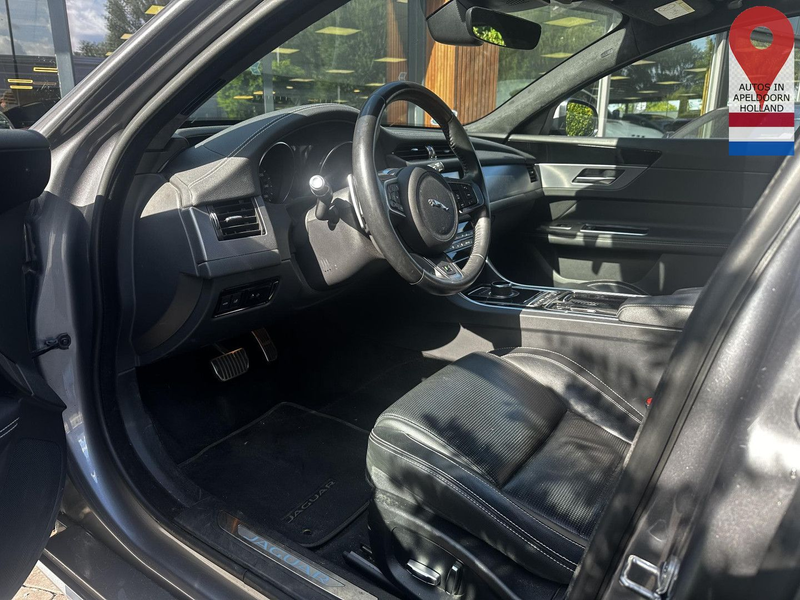 Jaguar XF Sportbrake 2.0d Chequered Flag R Sport panora — photo 15