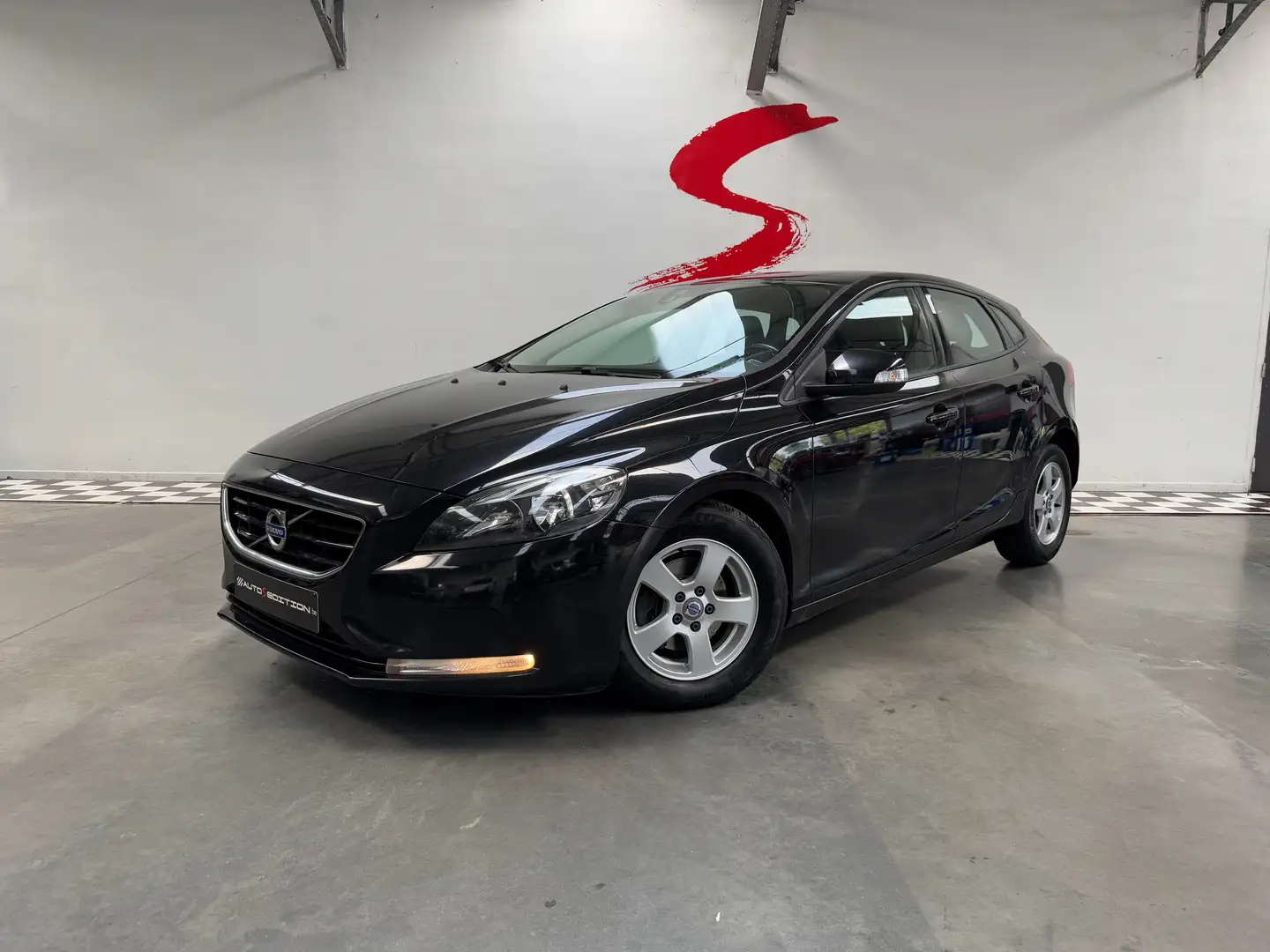 Volvo V40 1.6 D2 Momentum Noir - 1