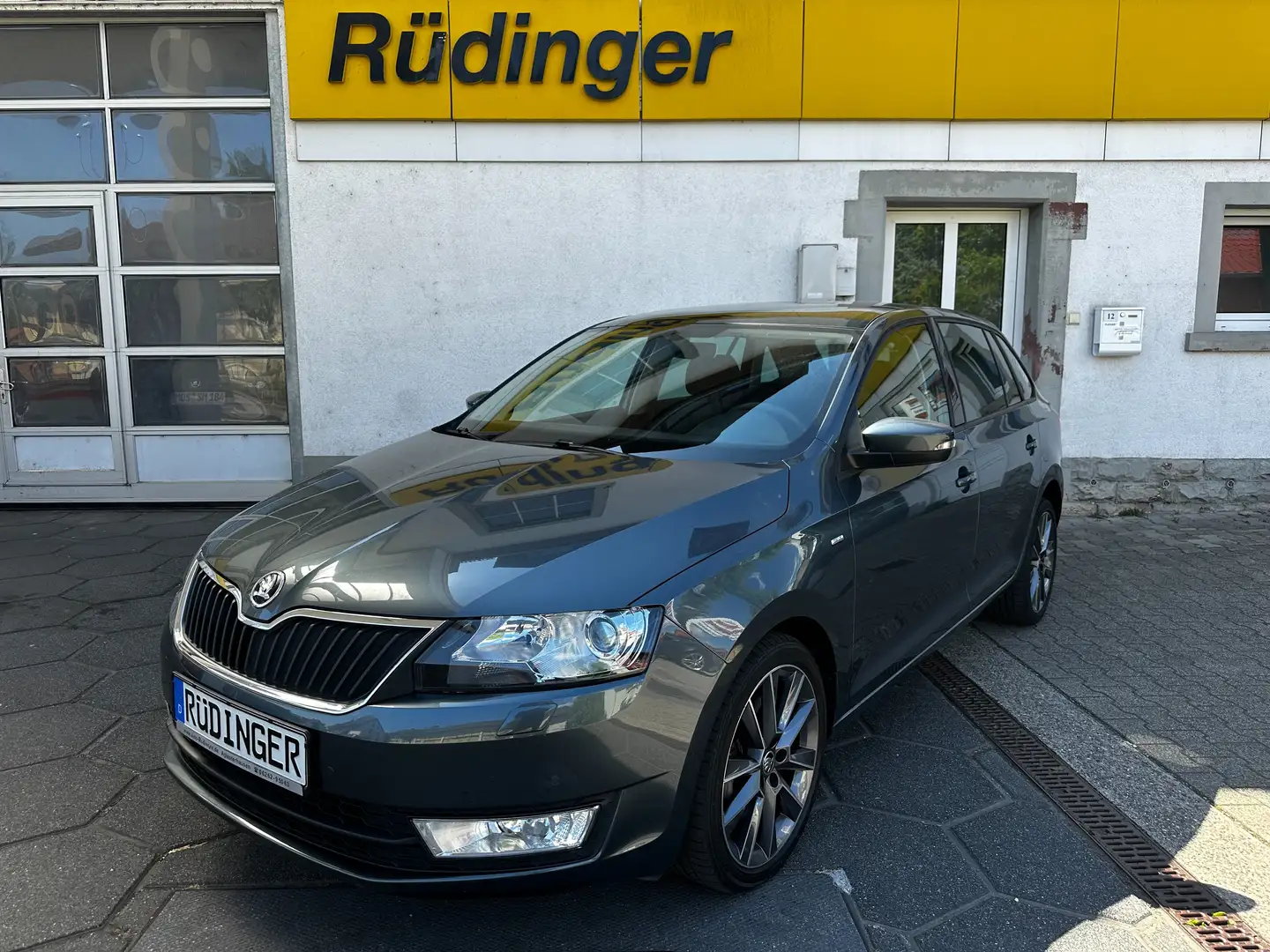 Skoda Rapid/Spaceback Drive DSG XENON PANORAMA DAB KESSY PDC Grau - 1