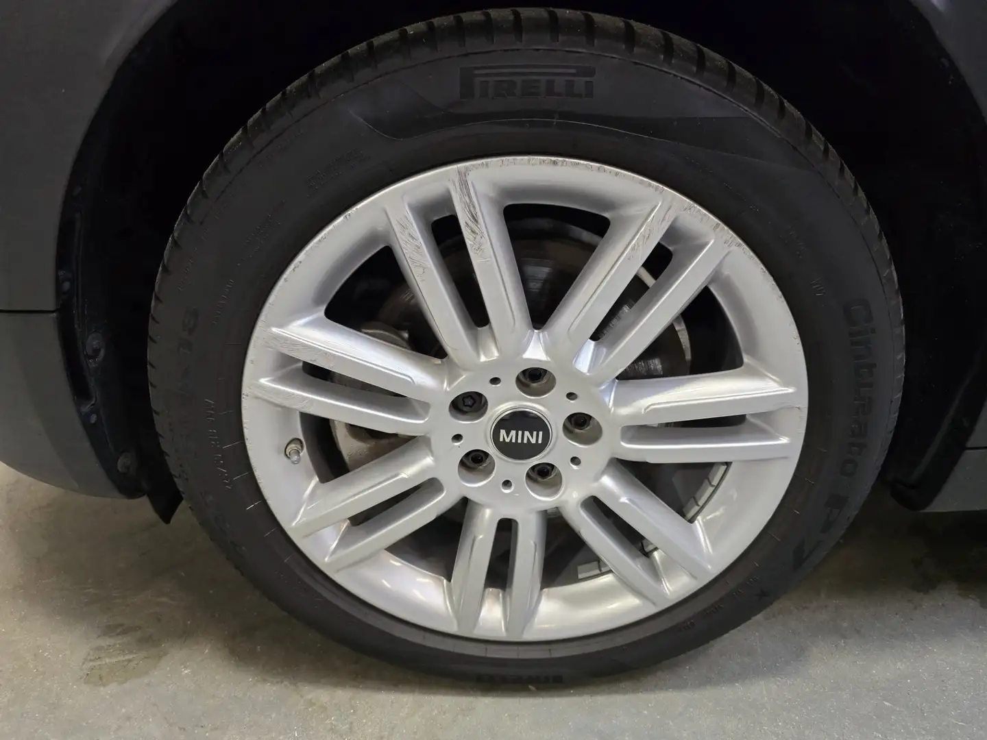 MINI Cooper SE Countryman Mini 2.0 ALL4 Untamed LED Pano HUD Navi Carplay 18 Gris - 2