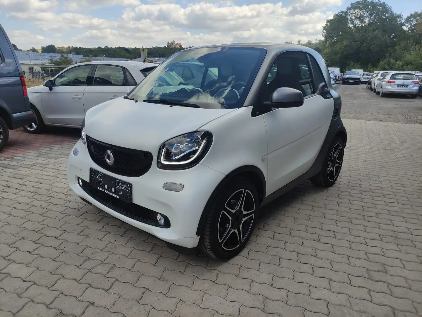 smart forTwo smart EQ fortwo Coupe 17,6kWh pasion Weiß - 2