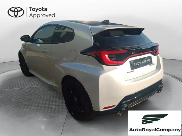 Toyota Yaris view 15