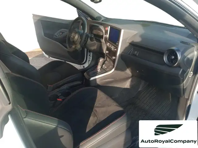 Toyota Yaris view 12