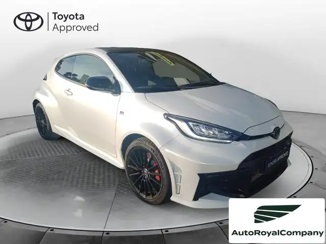Toyota Yaris view 3