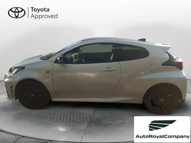 Toyota Yaris view 4
