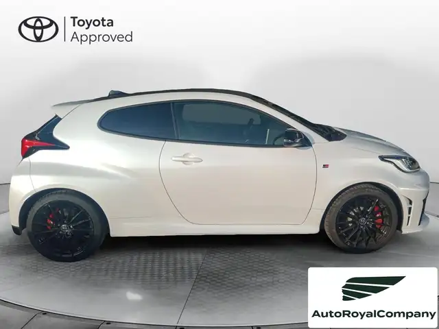 Toyota Yaris view 13