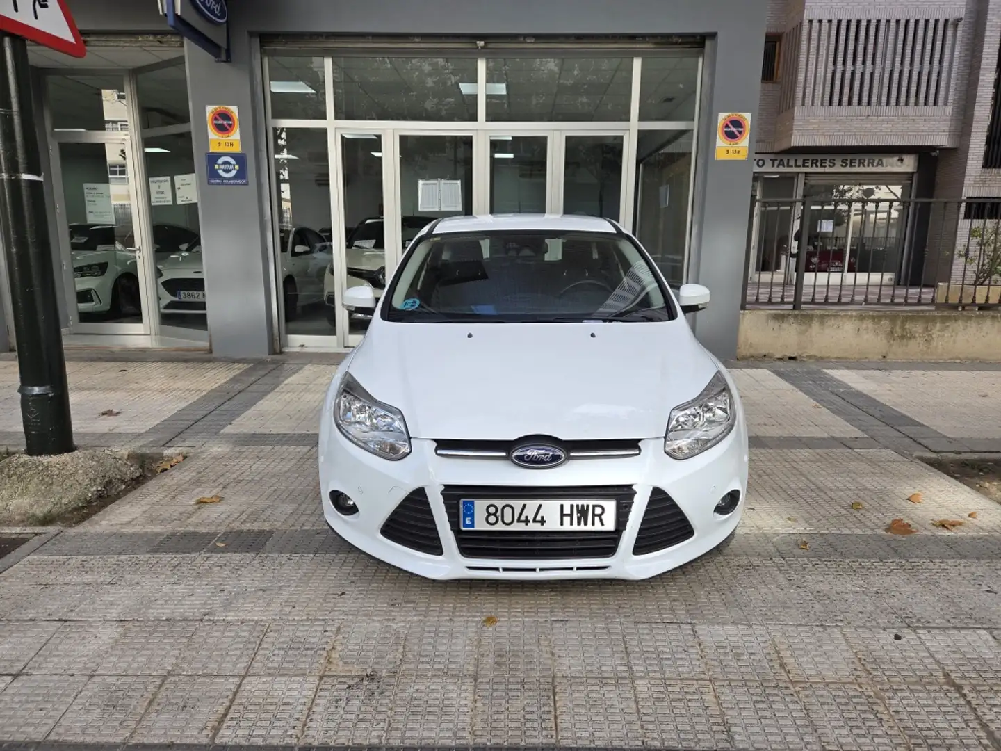 Ford Focus 1.0 Ecoboost Auto-S&S Trend 125 Weiß - 1