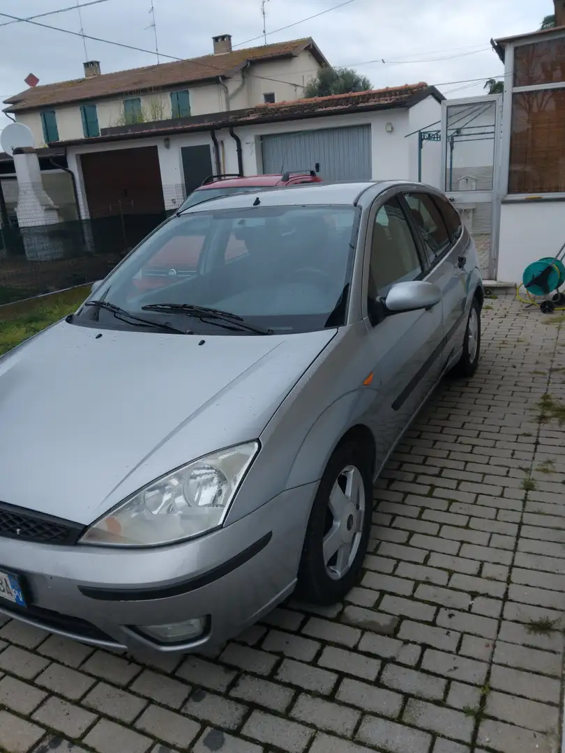 Ford Focus Tdi 1,8 Gris - 2