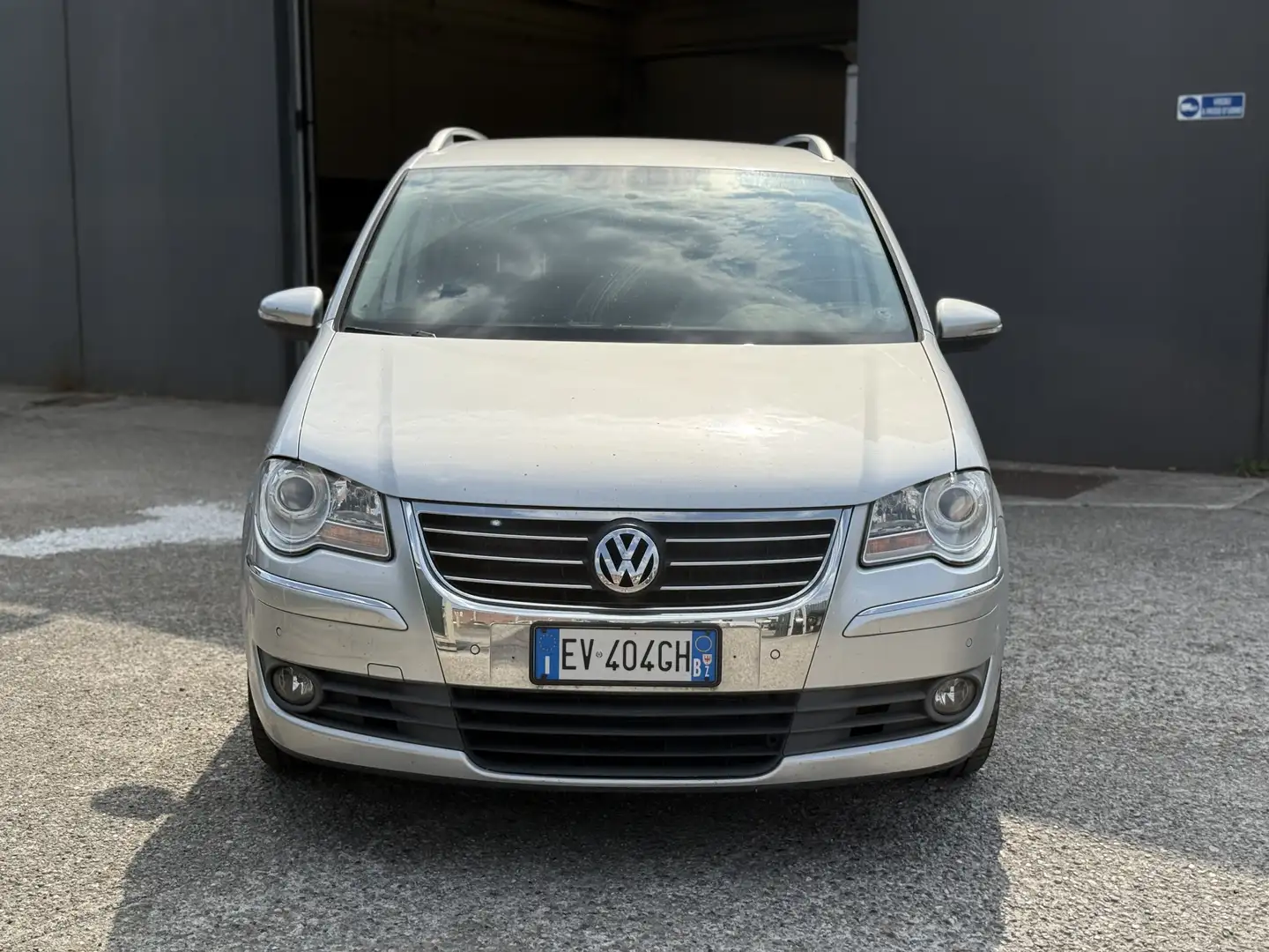 Volkswagen Touran 2.0 tdi Highline Plateado - 1