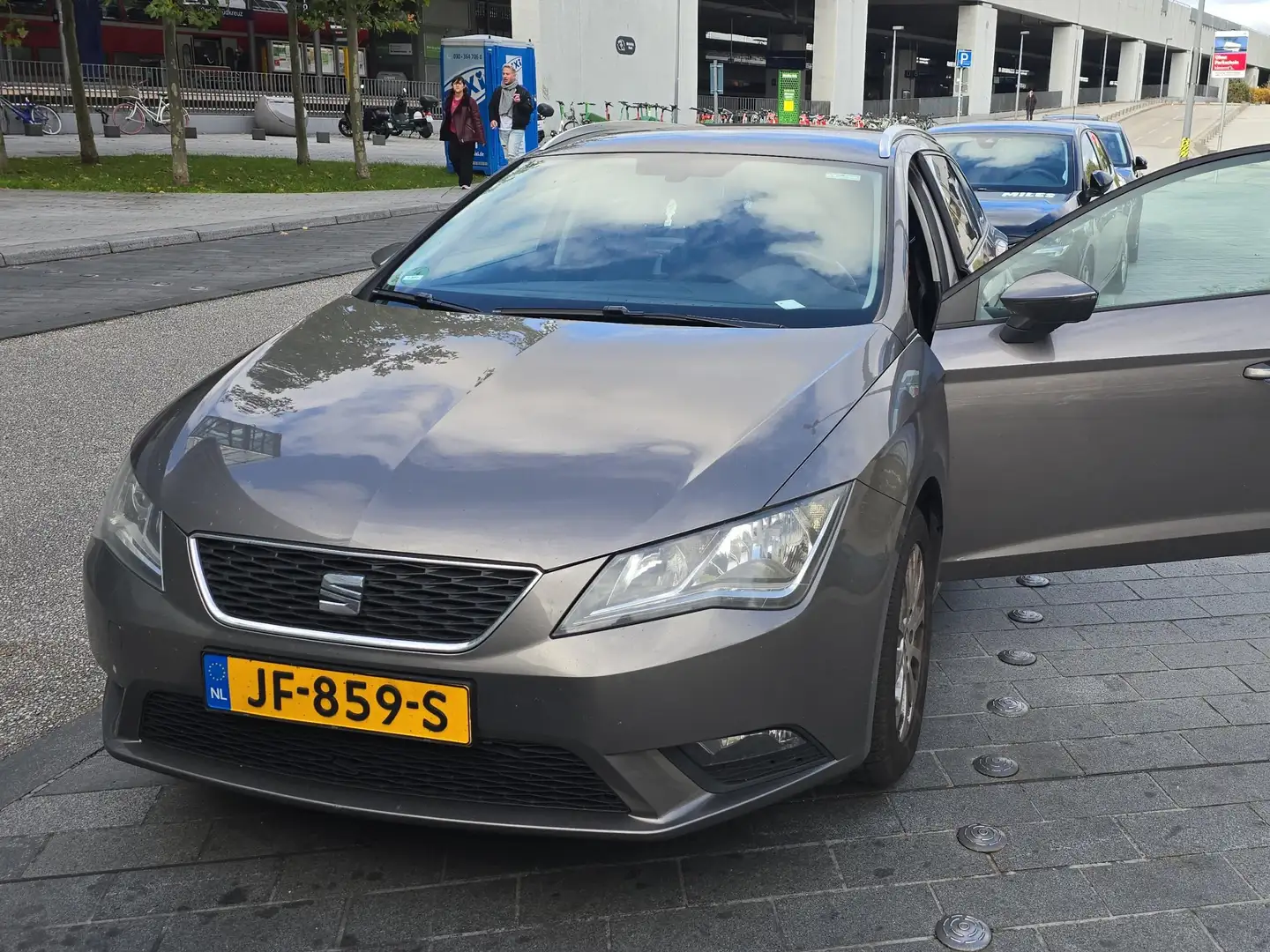 SEAT Leon Leon 1.6 TDI Style Conn. Zilver - 1