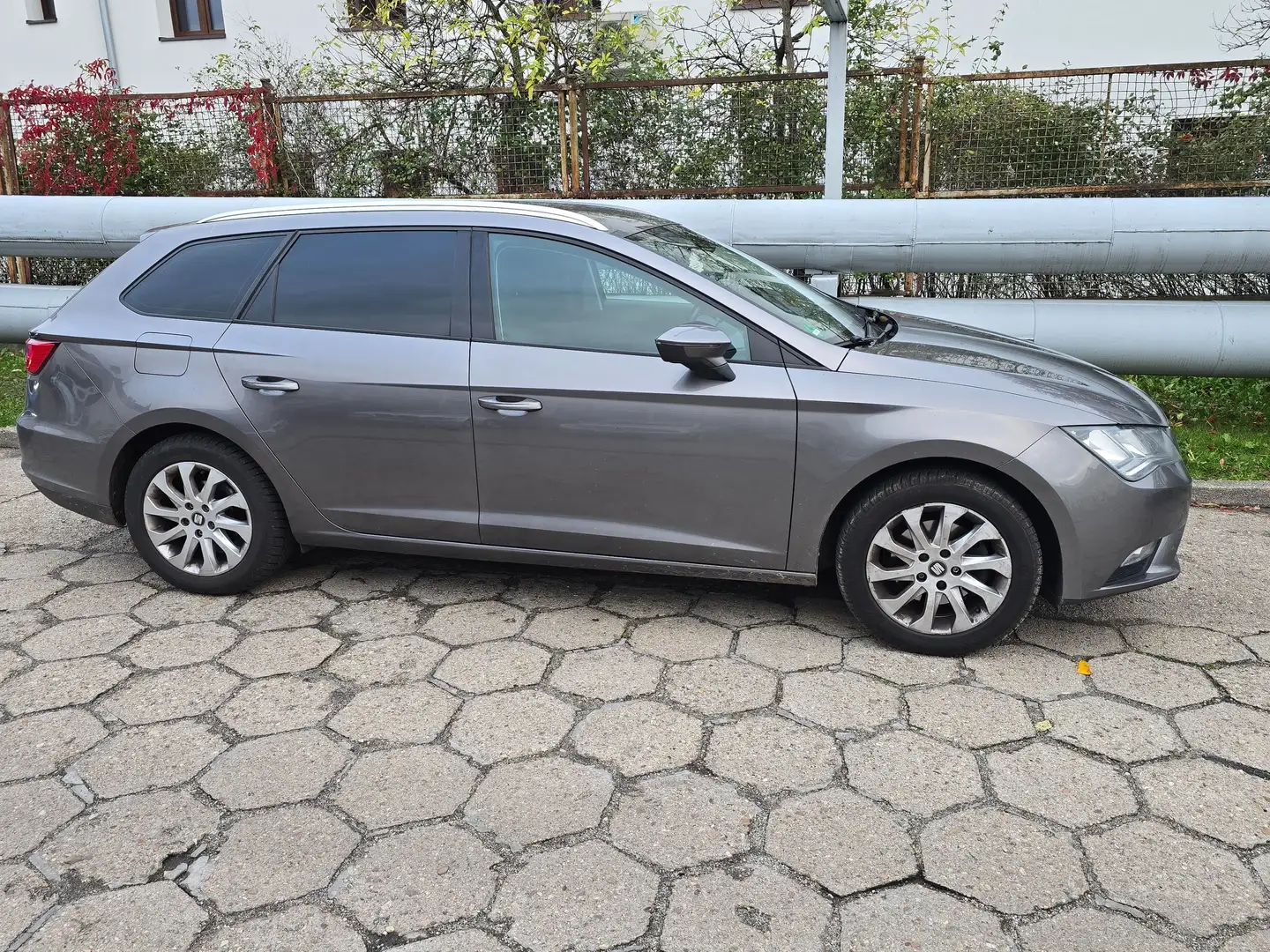 SEAT Leon Leon 1.6 TDI Style Conn. Zilver - 2