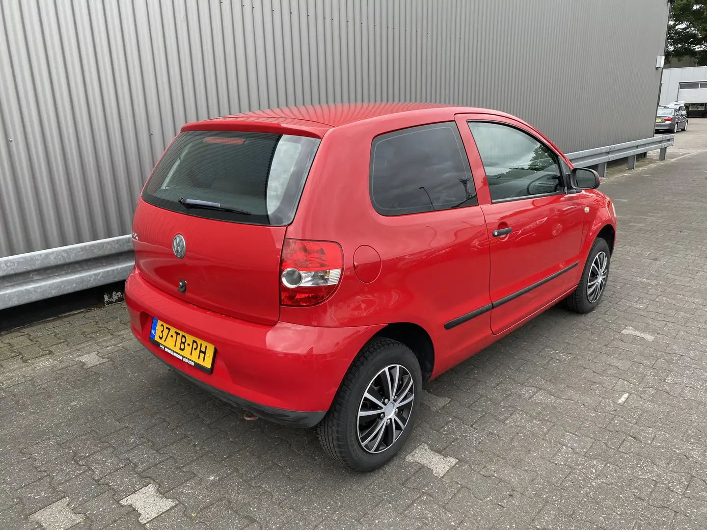 Volkswagen Fox 1.2 Trendline Goedkoop en Betrouwbaar rijden! APK Rood - 2