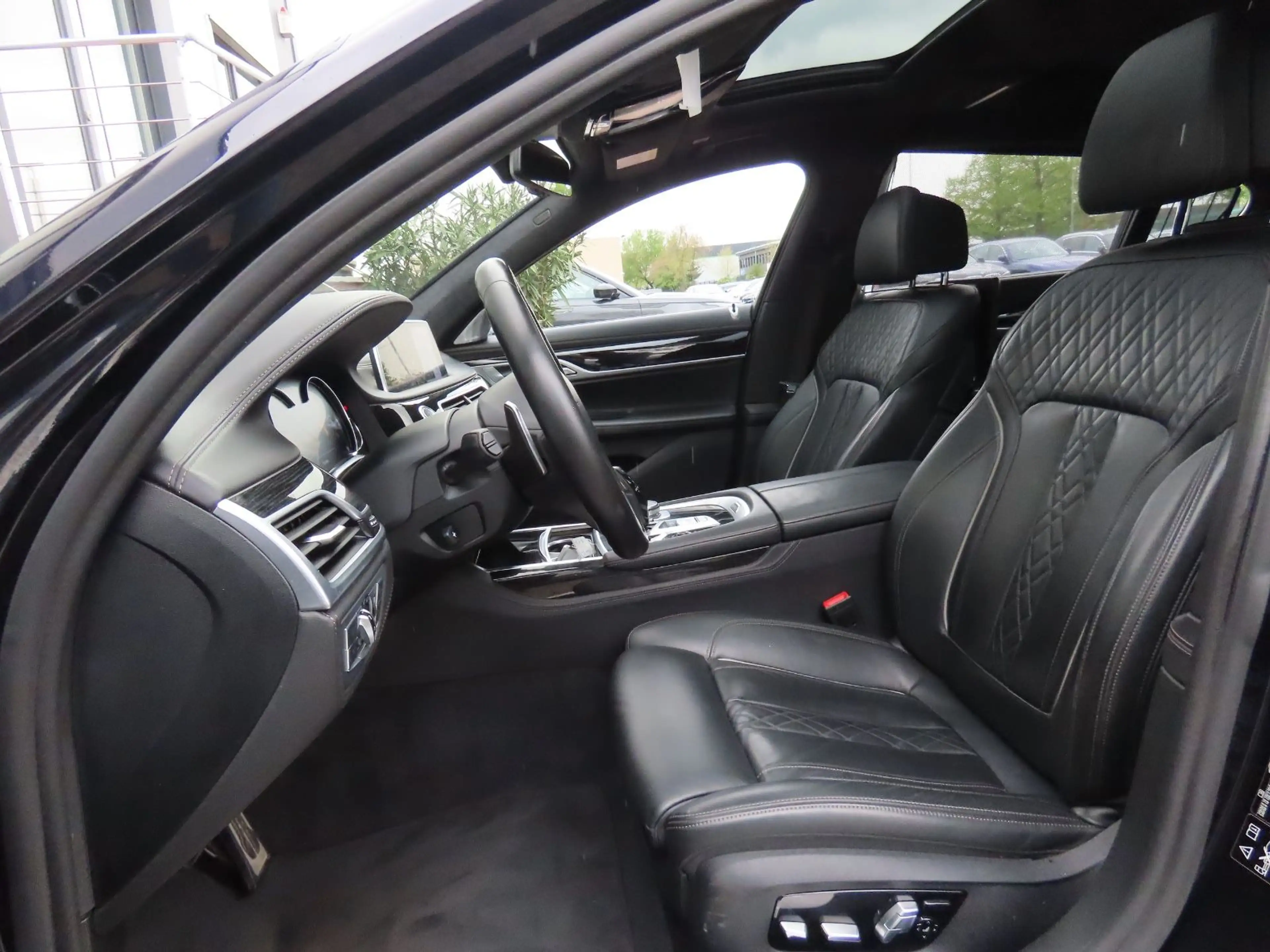 BMW 750 Li xDrive ///M-Paket Soft-Close Pano DE Fzg. — photo 15