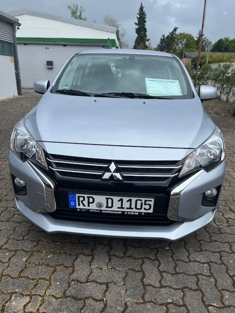 Mitsubishi Space Star Select 1.2 MIVEC 5-Gang Stříbrná - 1