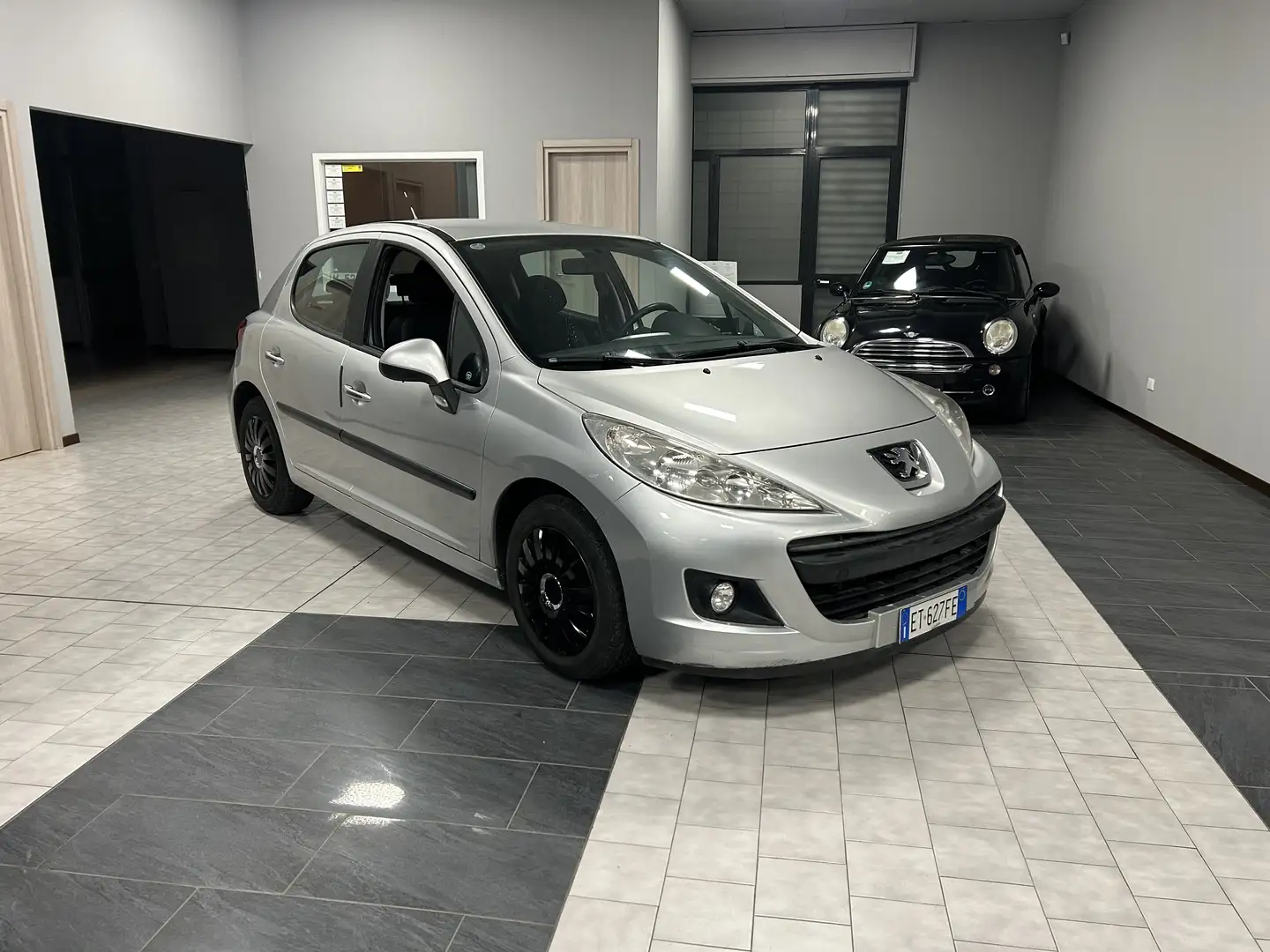 Peugeot 207 5p 1.4 hdi Energie Sport “ Neopatentati “ Argento - 2