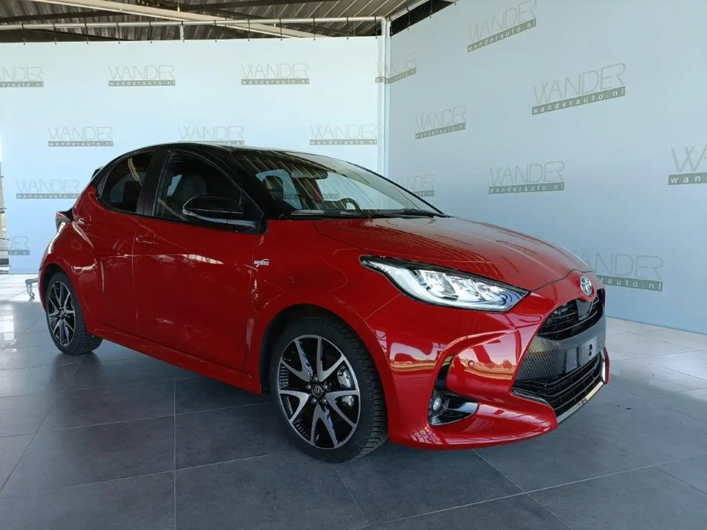 Toyota Yaris 1.5 Hybrid VVT-i Style *Cruise*Carplay*Camera* Rood - 1