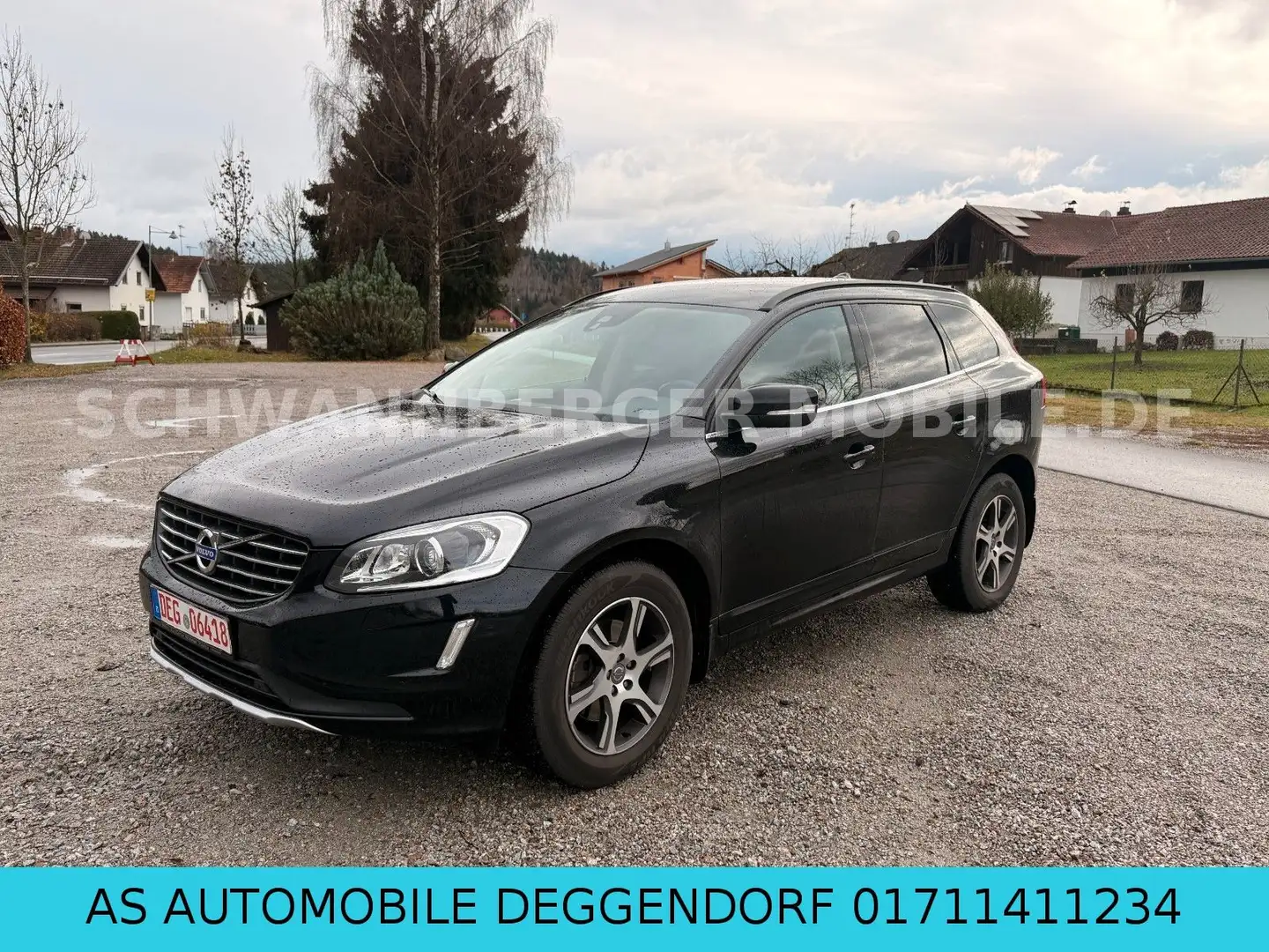 Volvo XC60 Momentum 2WD-1.HAND- Noir - 1