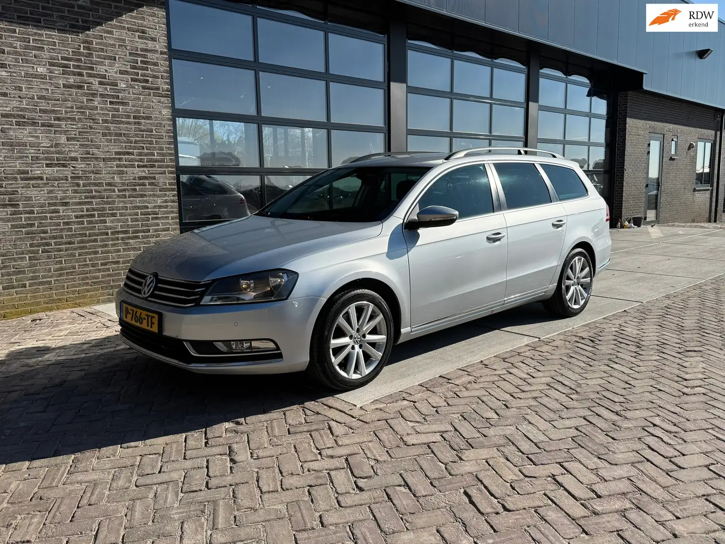 Volkswagen Passat Variant 1.4 TSI Highline BlueMotion | Navi | Stoelver | PD Grigio - 1