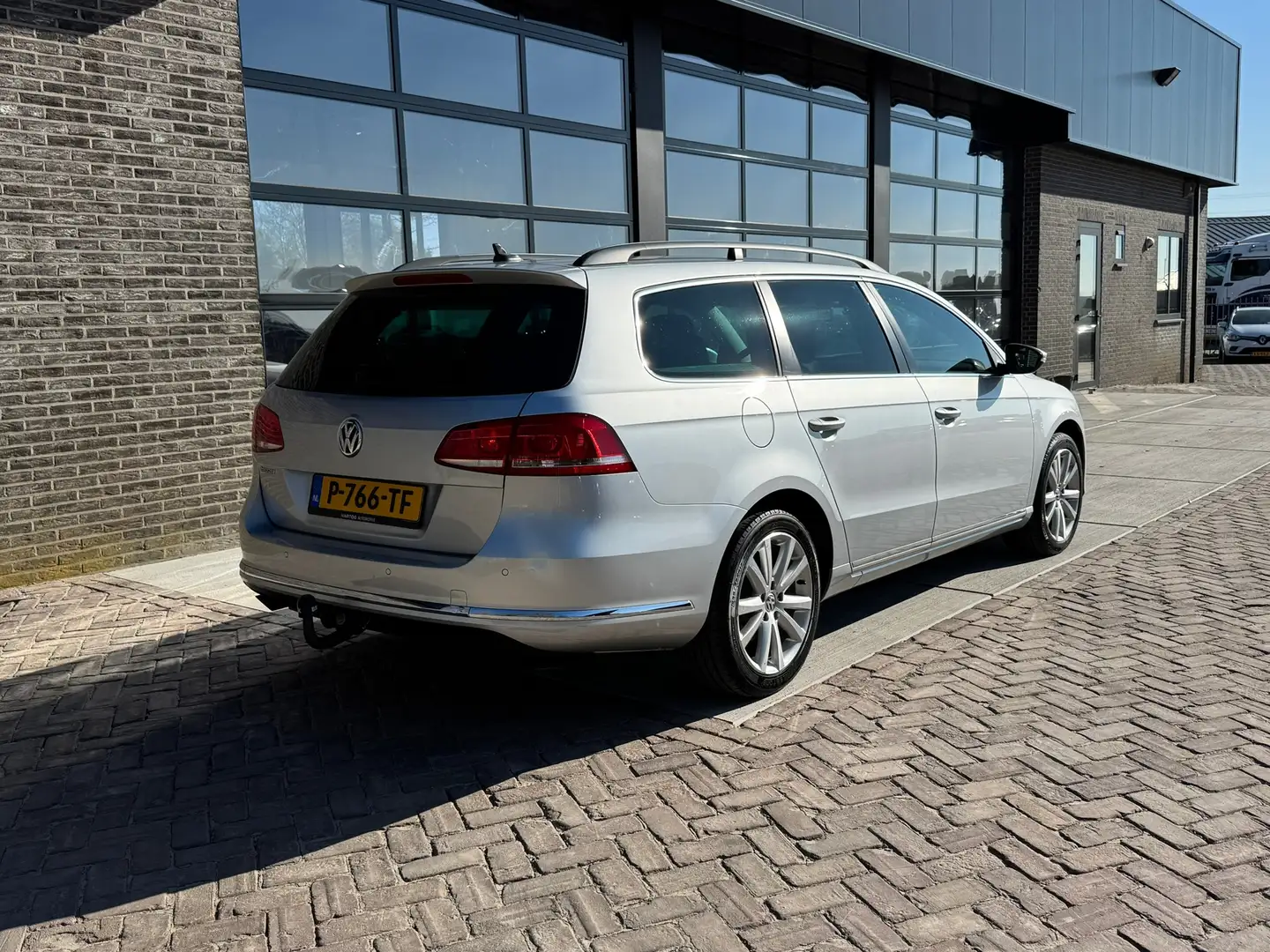 Volkswagen Passat Variant 1.4 TSI Highline BlueMotion | Navi | Stoelver | PD Grigio - 2