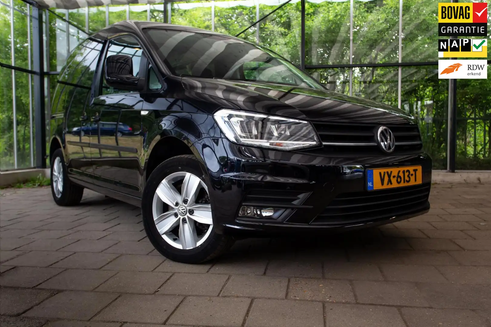Volkswagen Caddy 2.0 TDI Highline / DSG / 150PK / Leer / Add. Cruis Zwart - 1