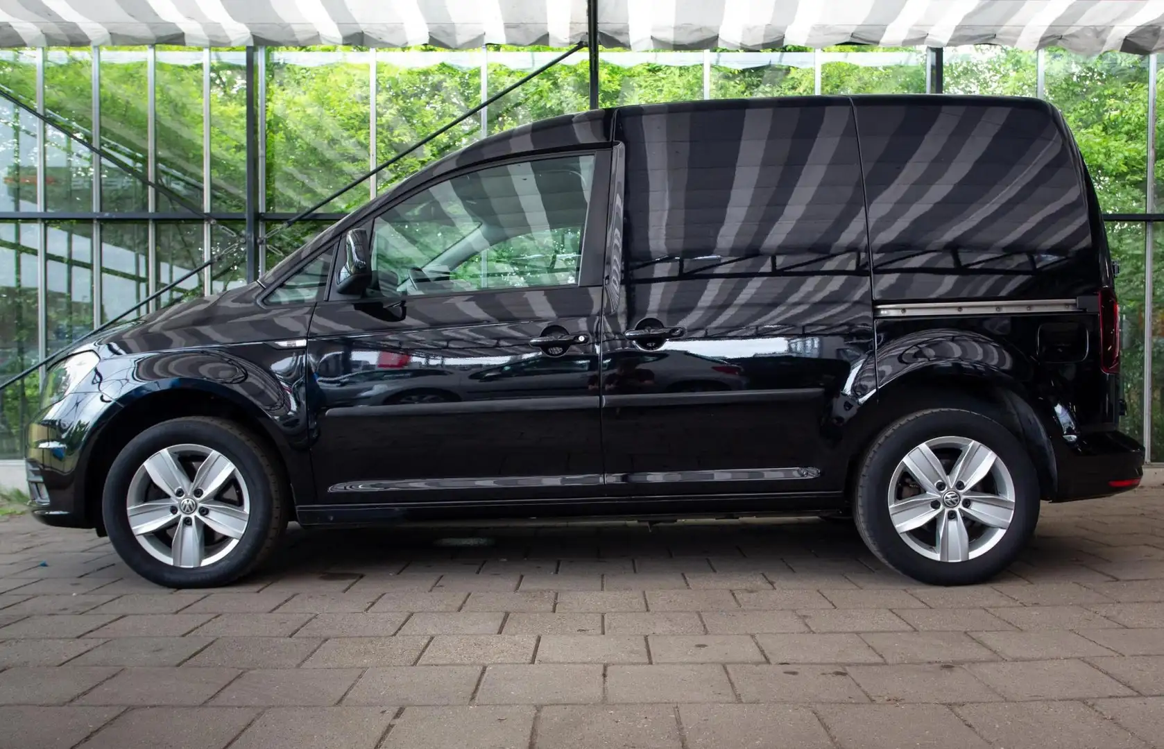 Volkswagen Caddy 2.0 TDI Highline / DSG / 150PK / Leer / Add. Cruis Zwart - 2