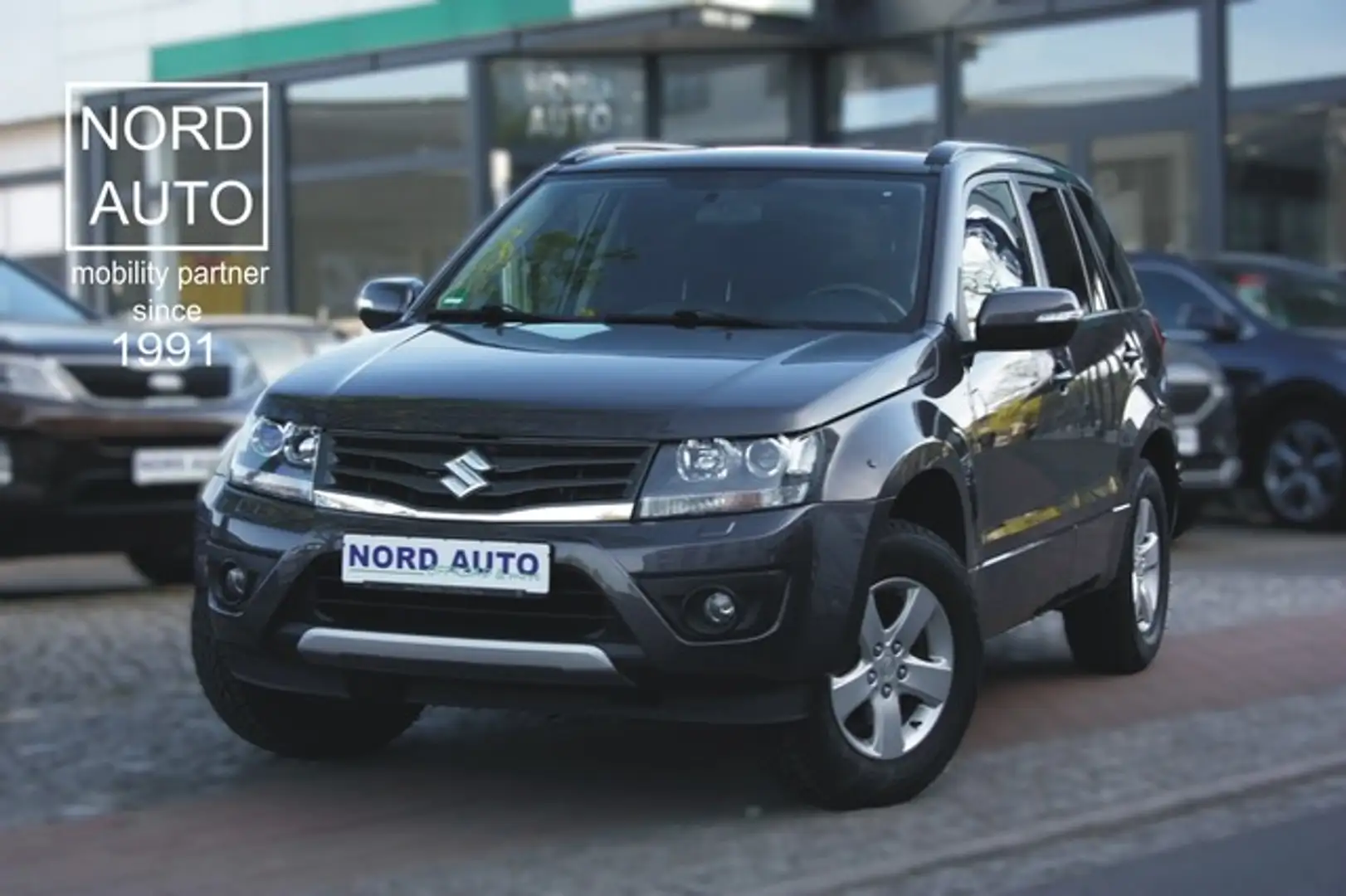 Suzuki Grand Vitara 2.4 Aut Navi/Xenon/Keyless/Temp/Ahk Zwart - 1