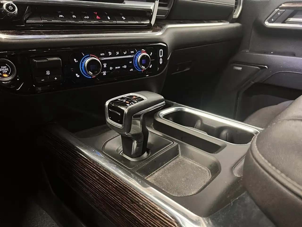 GMC Sierra 1500 снимка GMC Sierra 1500