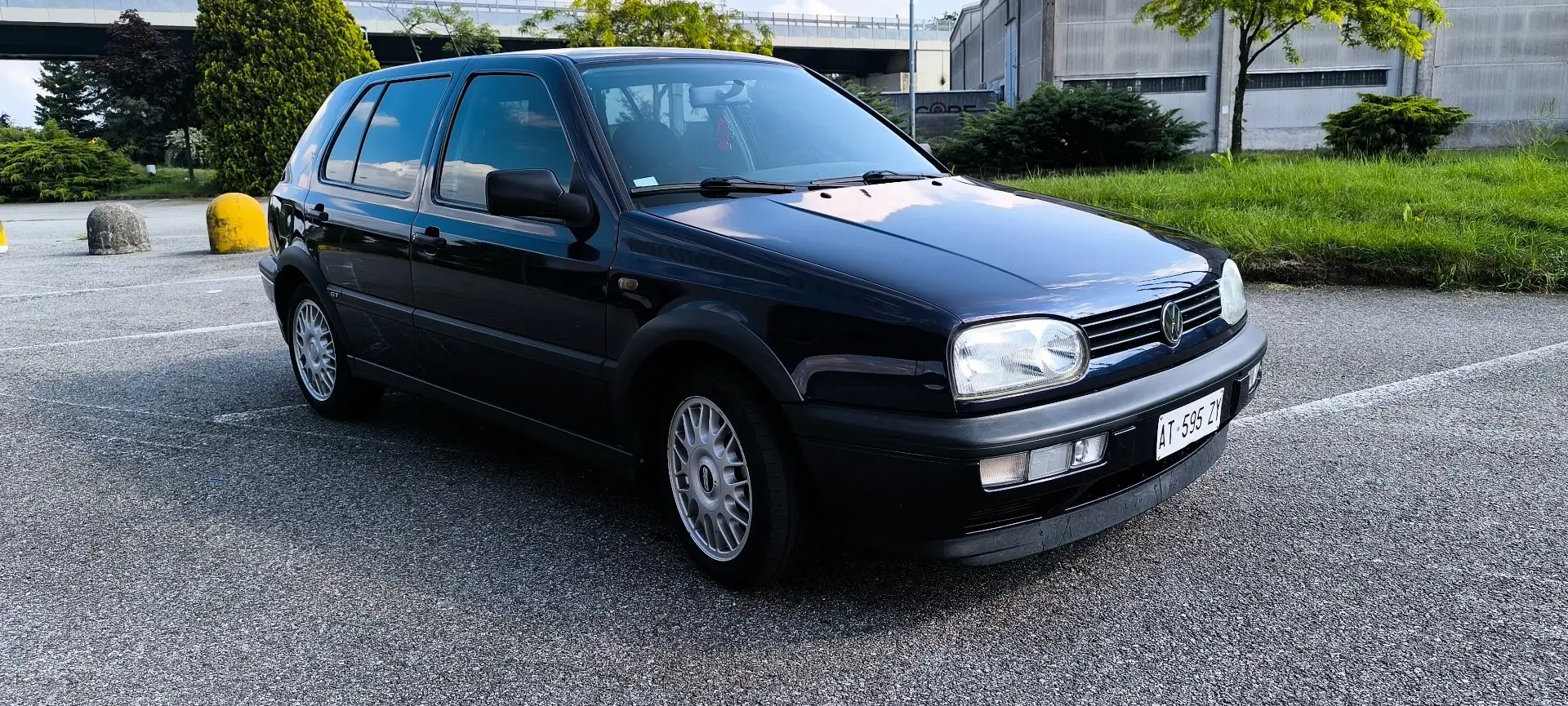 Volkswagen Golf 5p 1.6 GT Special c/2airbag,abs,AC - 2
