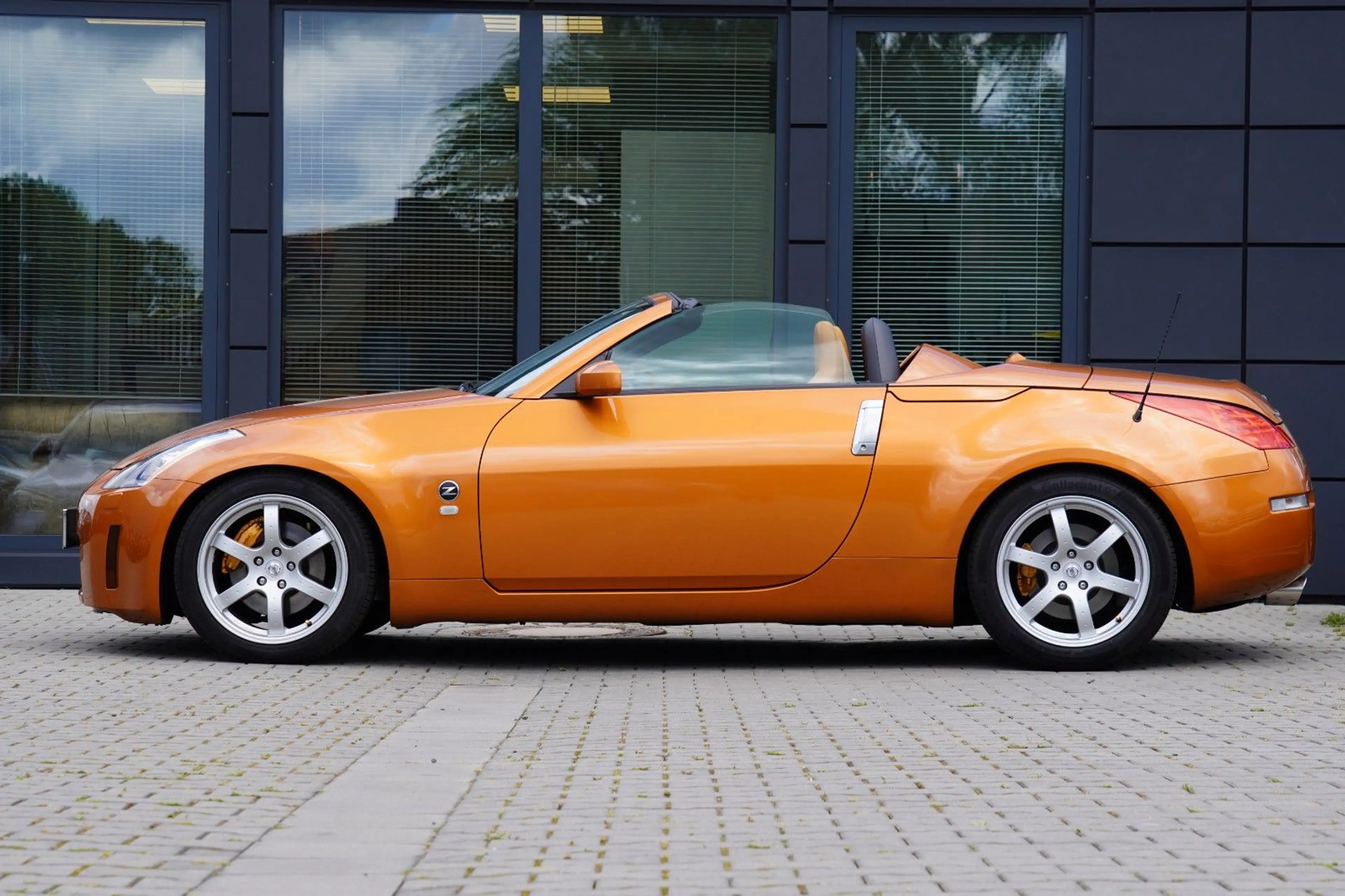 Nissan 350Z 350 Z Roadster Premium Pack — photo 7