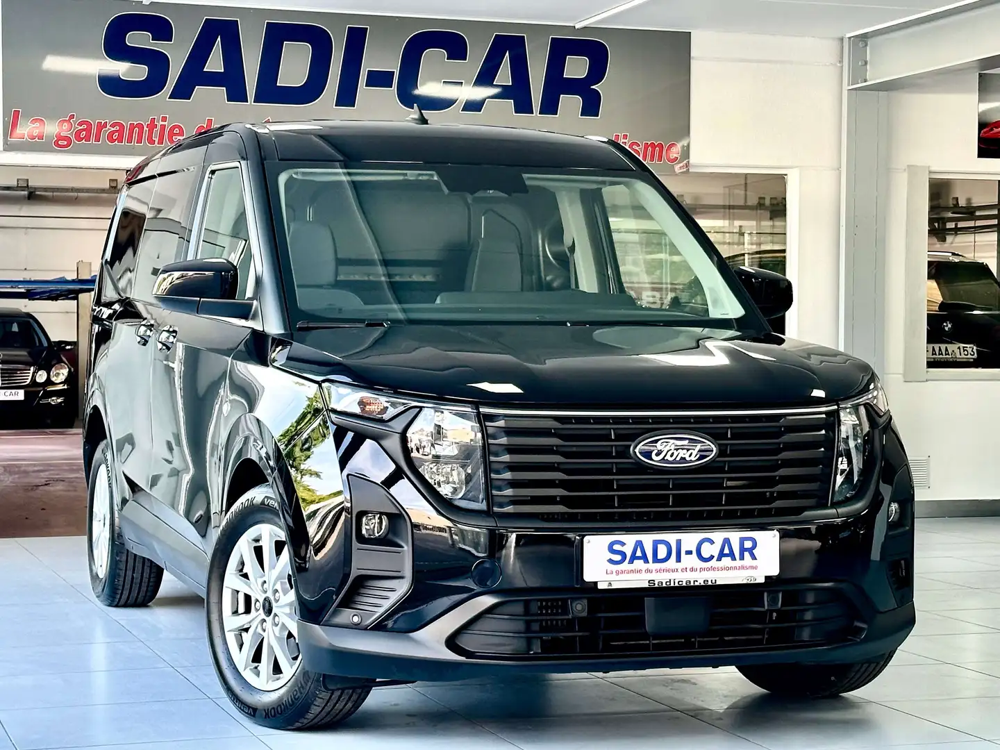 Ford Transit Courier LIMITED - 1.0 EcoBoost 125cv AUTO7 - UTILITAIRE Negro - 1
