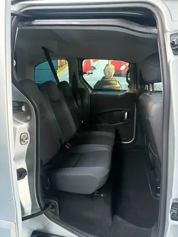 Peugeot Partner view 11