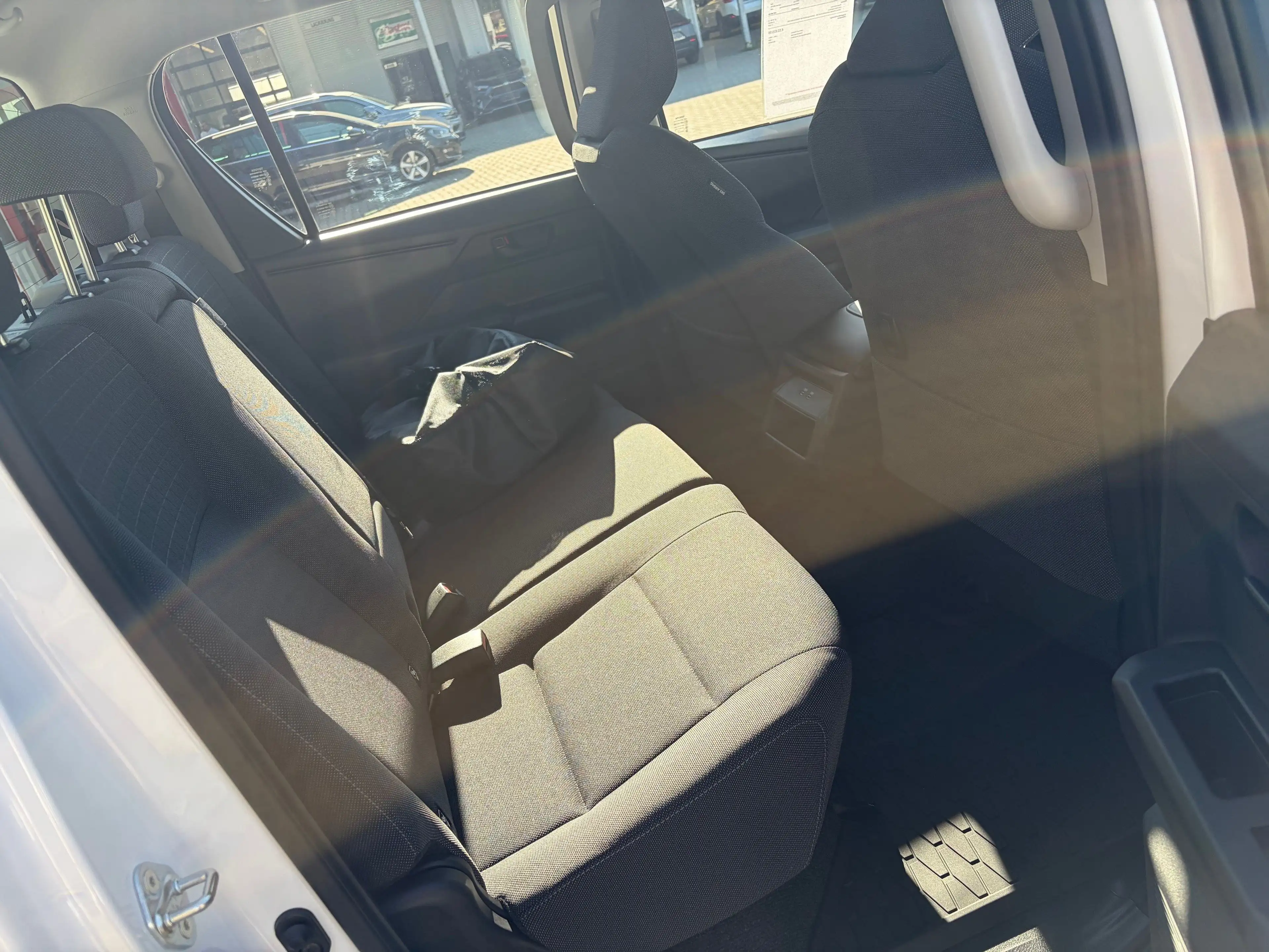Toyota Hilux Double Cab Electric 144 kW 4x4 Duty Gewerbewochen — photo 9