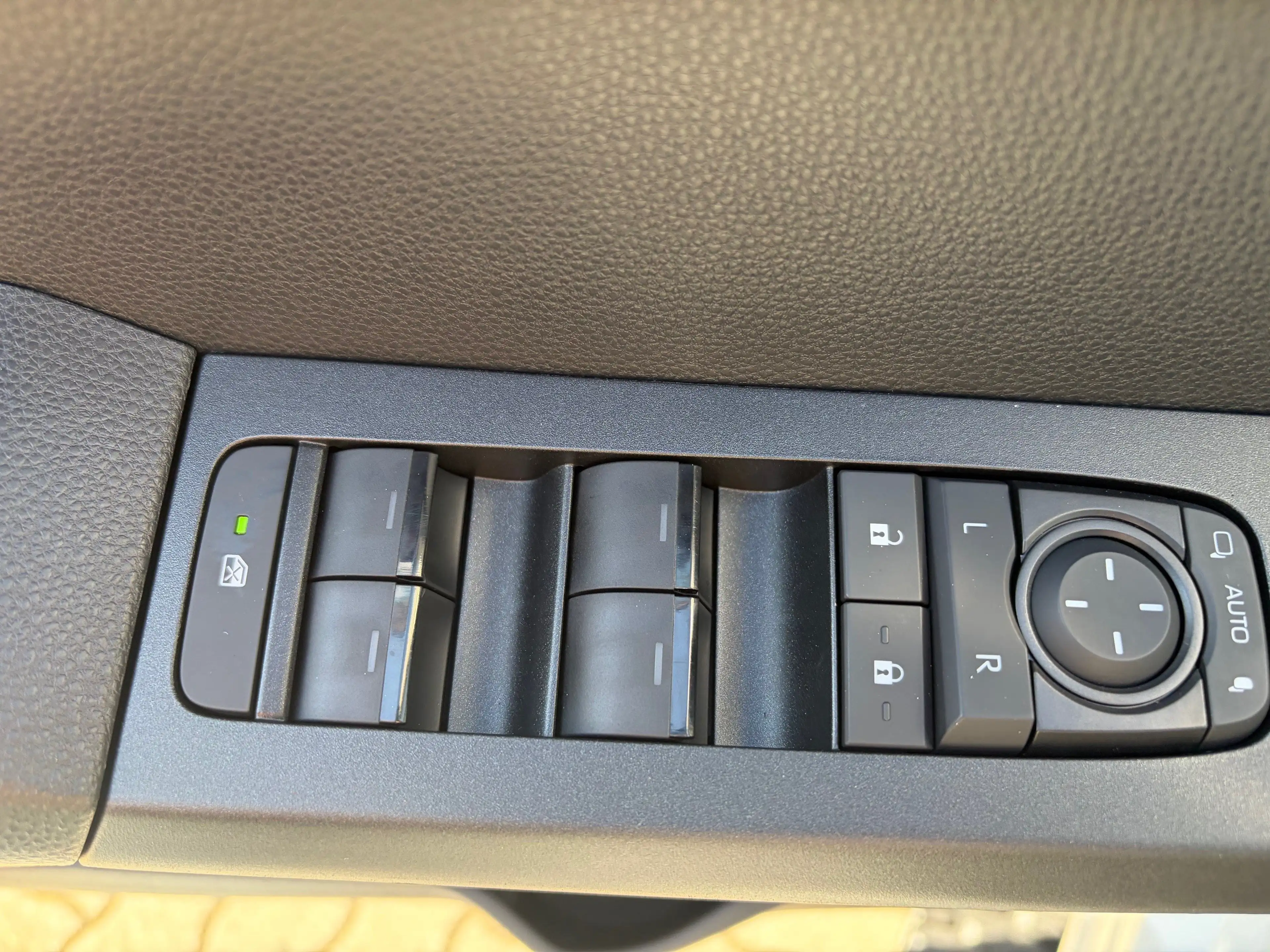 Toyota Hilux Double Cab Electric 144 kW 4x4 Duty Gewerbewochen — photo 12