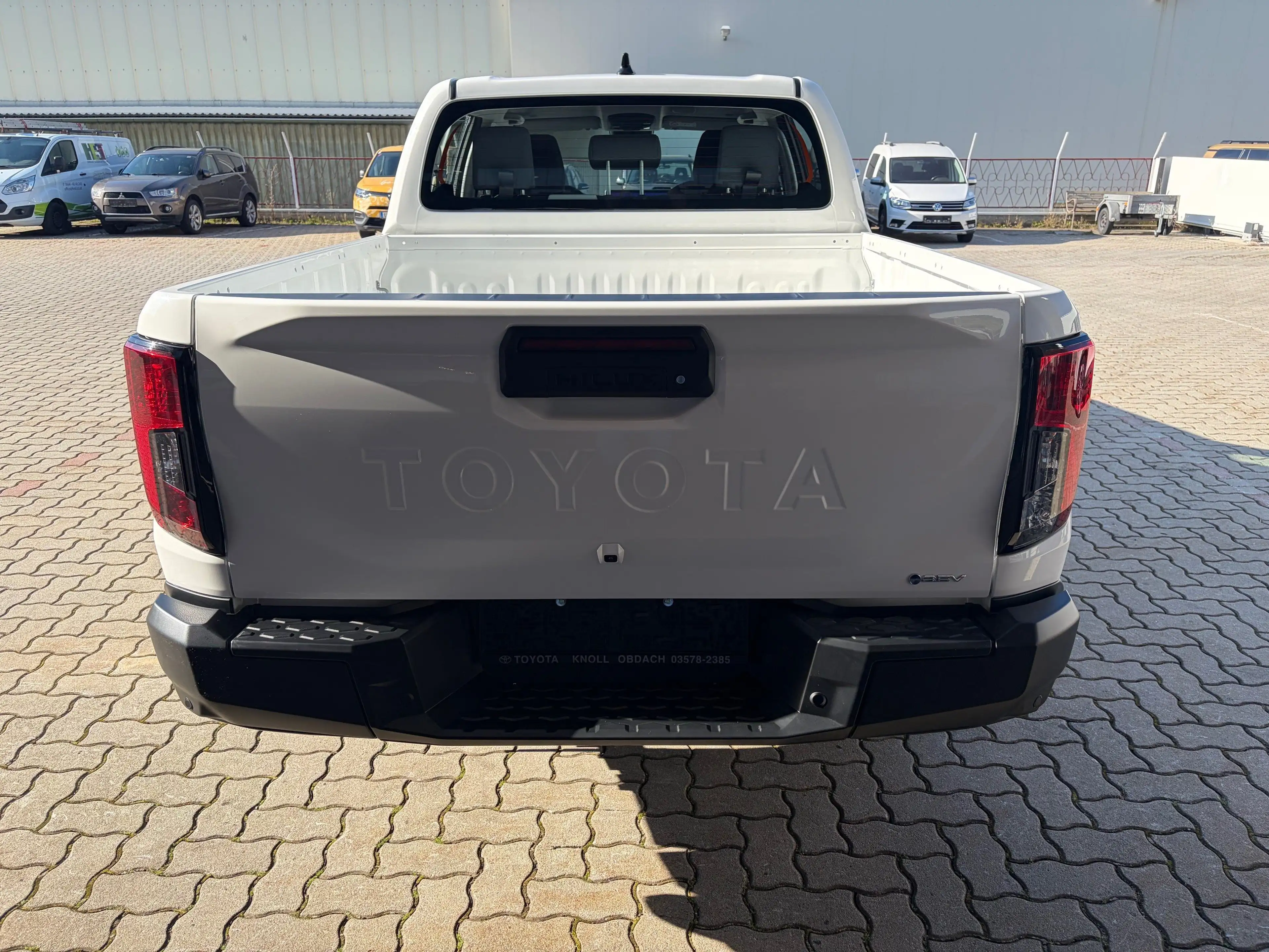 Toyota Hilux Double Cab Electric 144 kW 4x4 Duty Gewerbewochen — photo 5