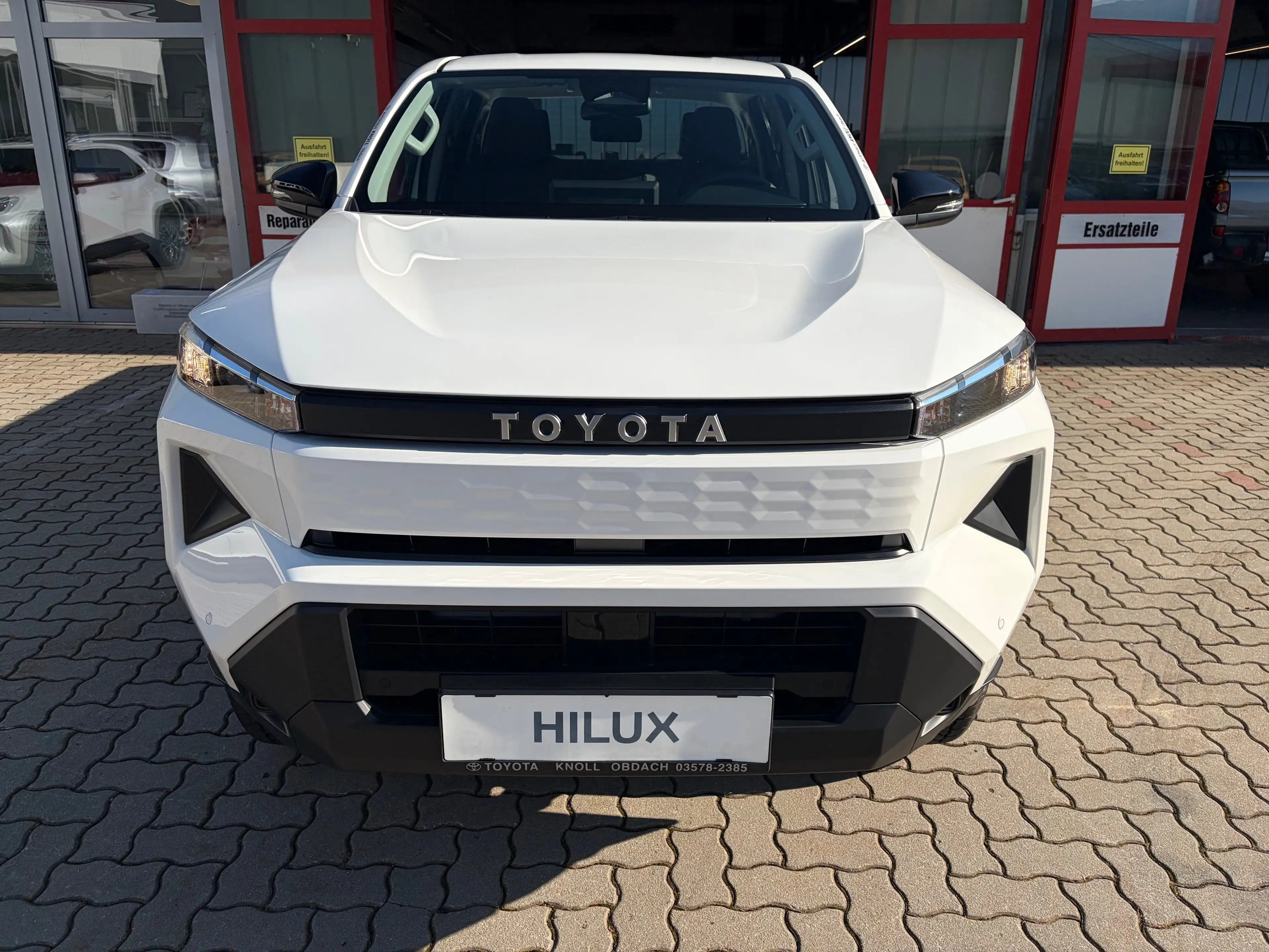 Toyota Hilux Double Cab Electric 144 kW 4x4 Duty Gewerbewochen — photo 2