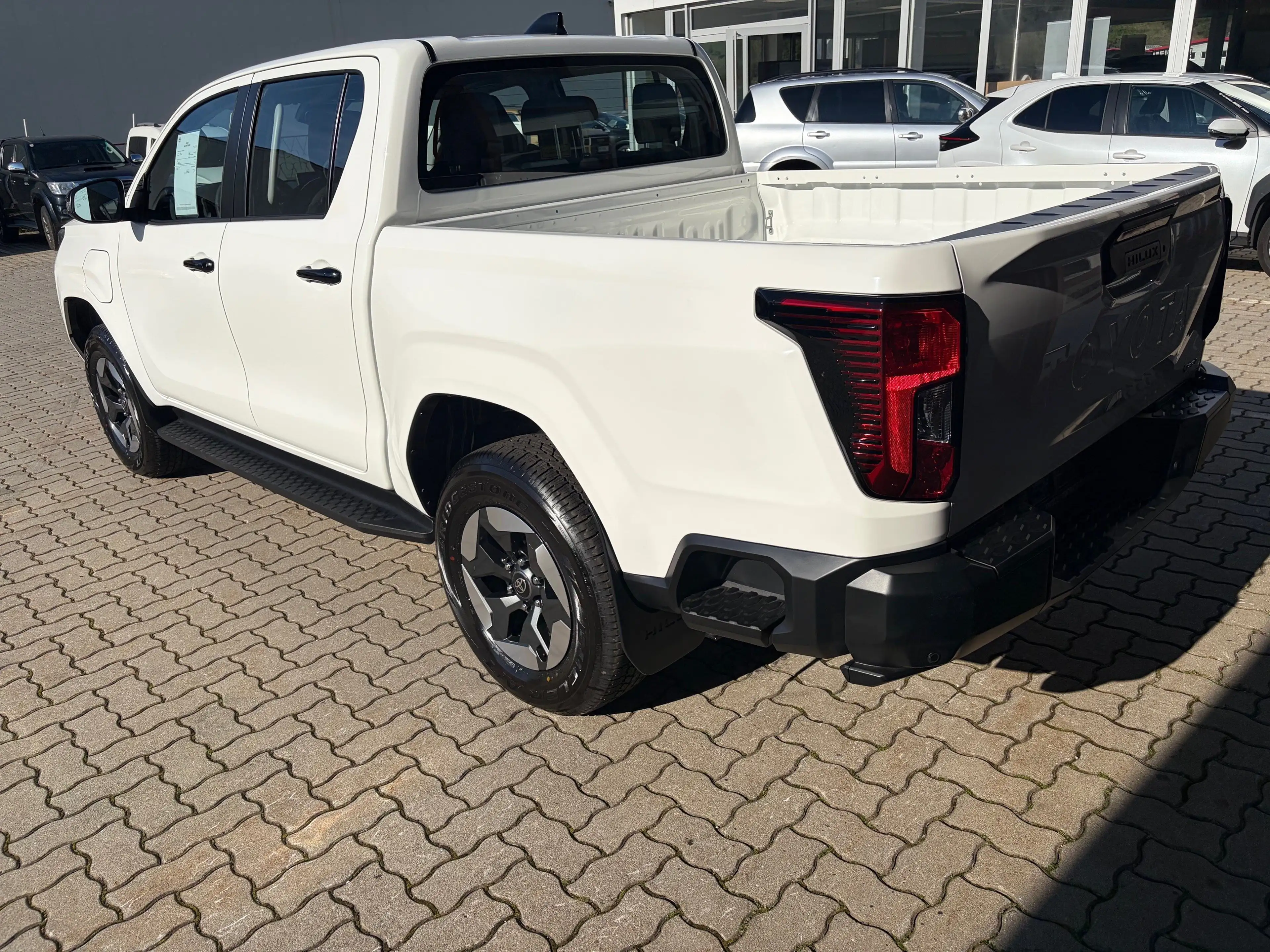 Toyota Hilux Double Cab Electric 144 kW 4x4 Duty Gewerbewochen — photo 4
