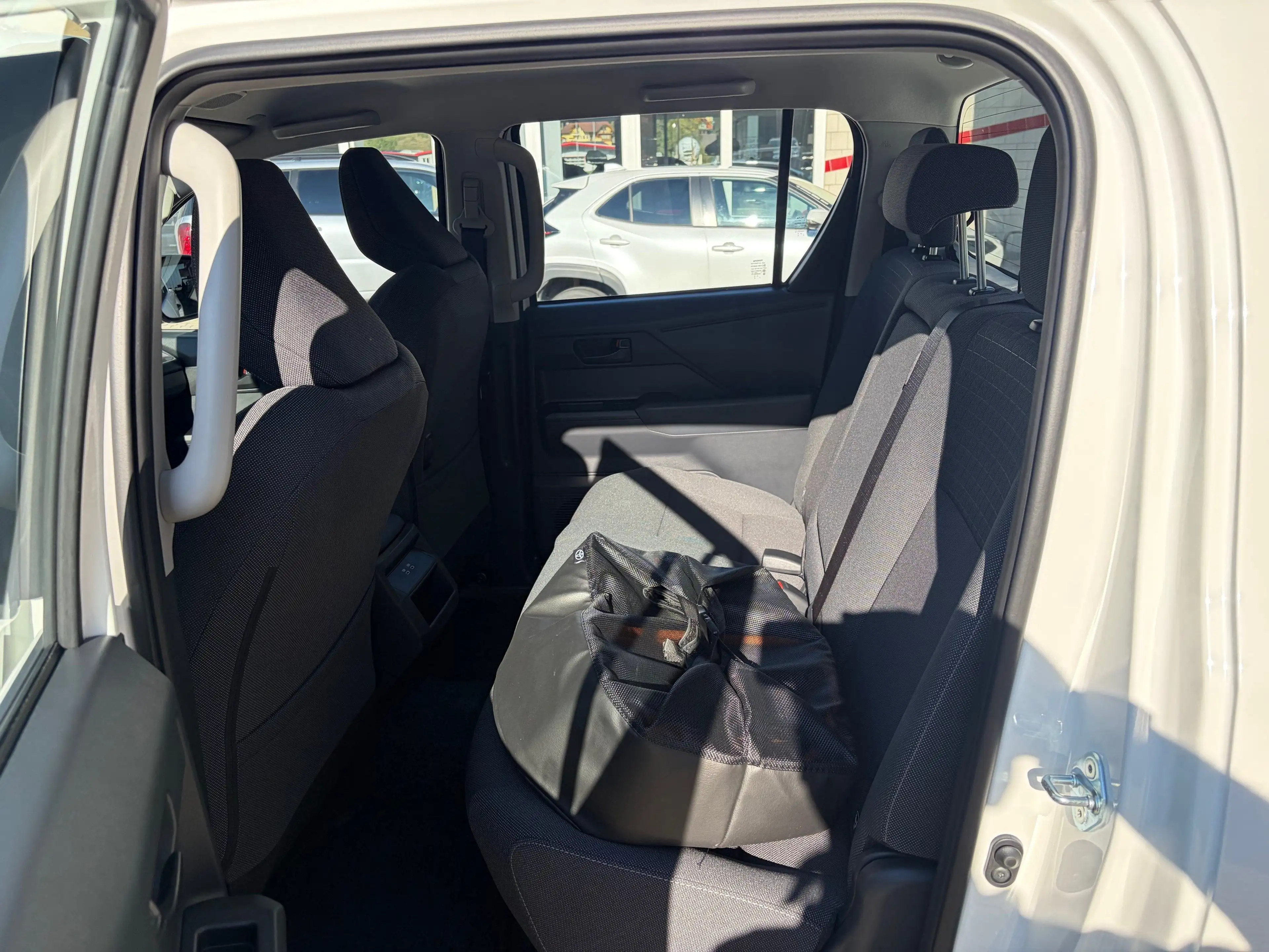 Toyota Hilux Double Cab Electric 144 kW 4x4 Duty Gewerbewochen — photo 10