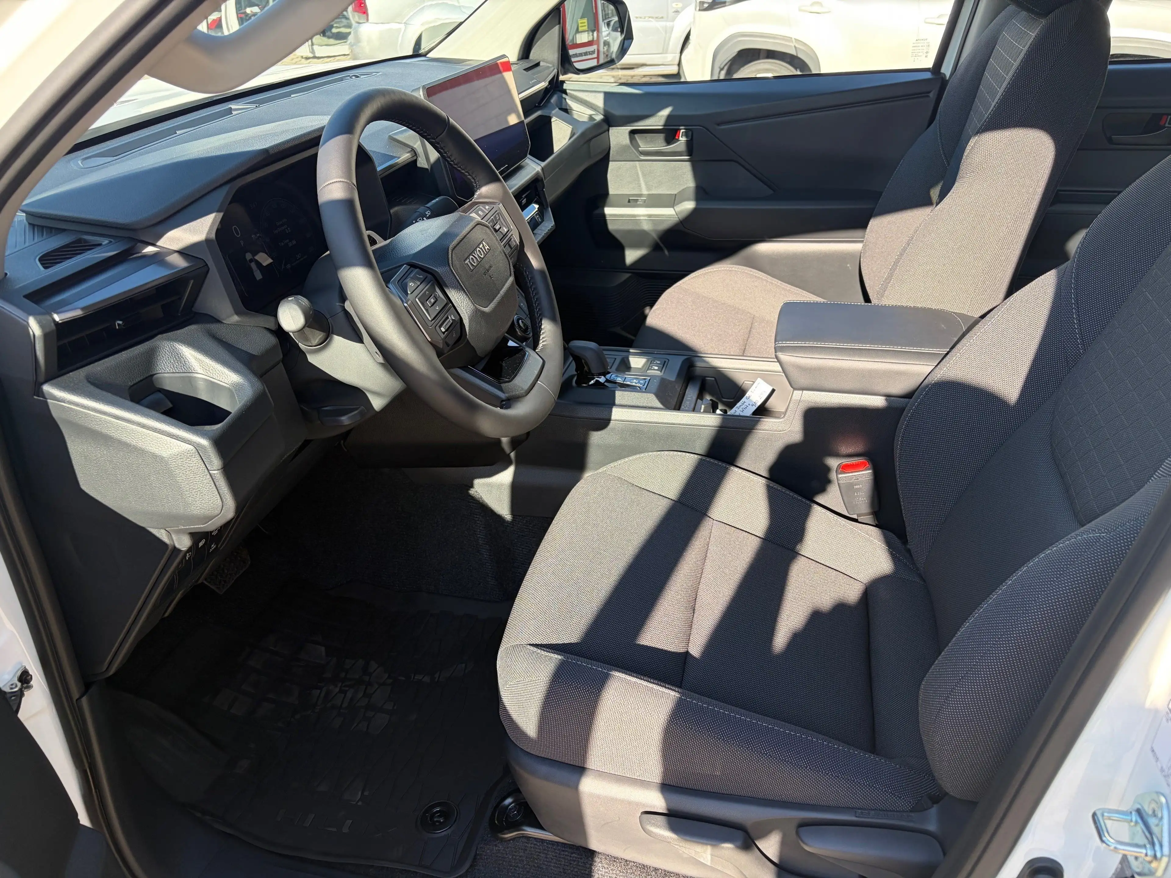 Toyota Hilux Double Cab Electric 144 kW 4x4 Duty Gewerbewochen — photo 11