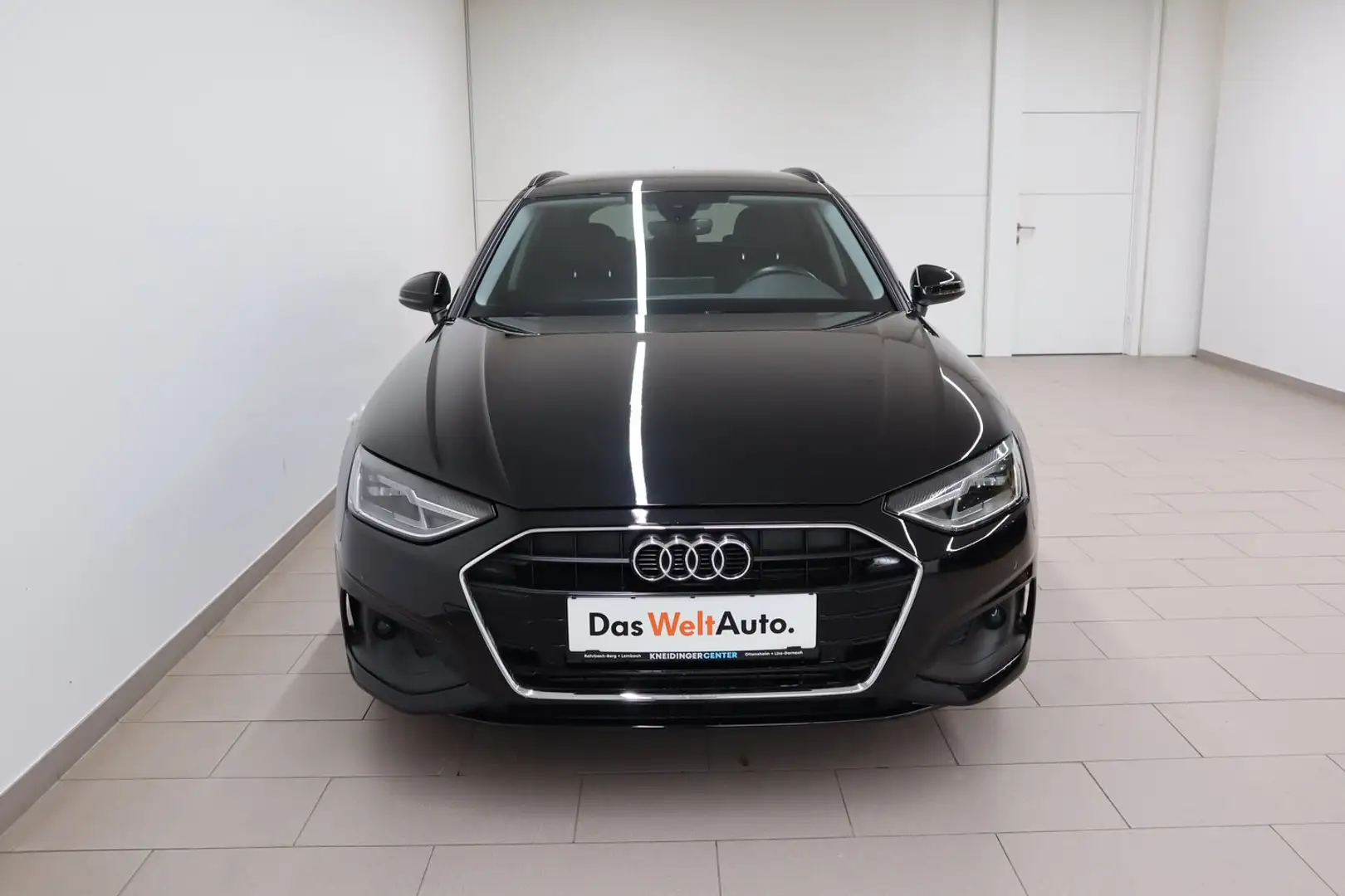 Audi A4 35 TFSI Schwarz - 2