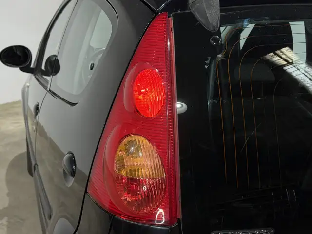 Peugeot 107 view 11