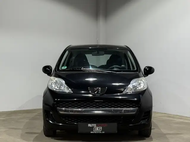 Peugeot 107 view 3
