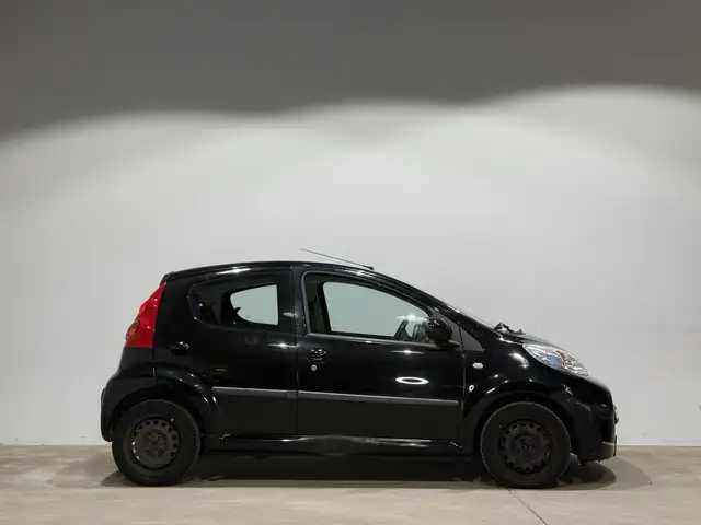 Peugeot 107 view 7